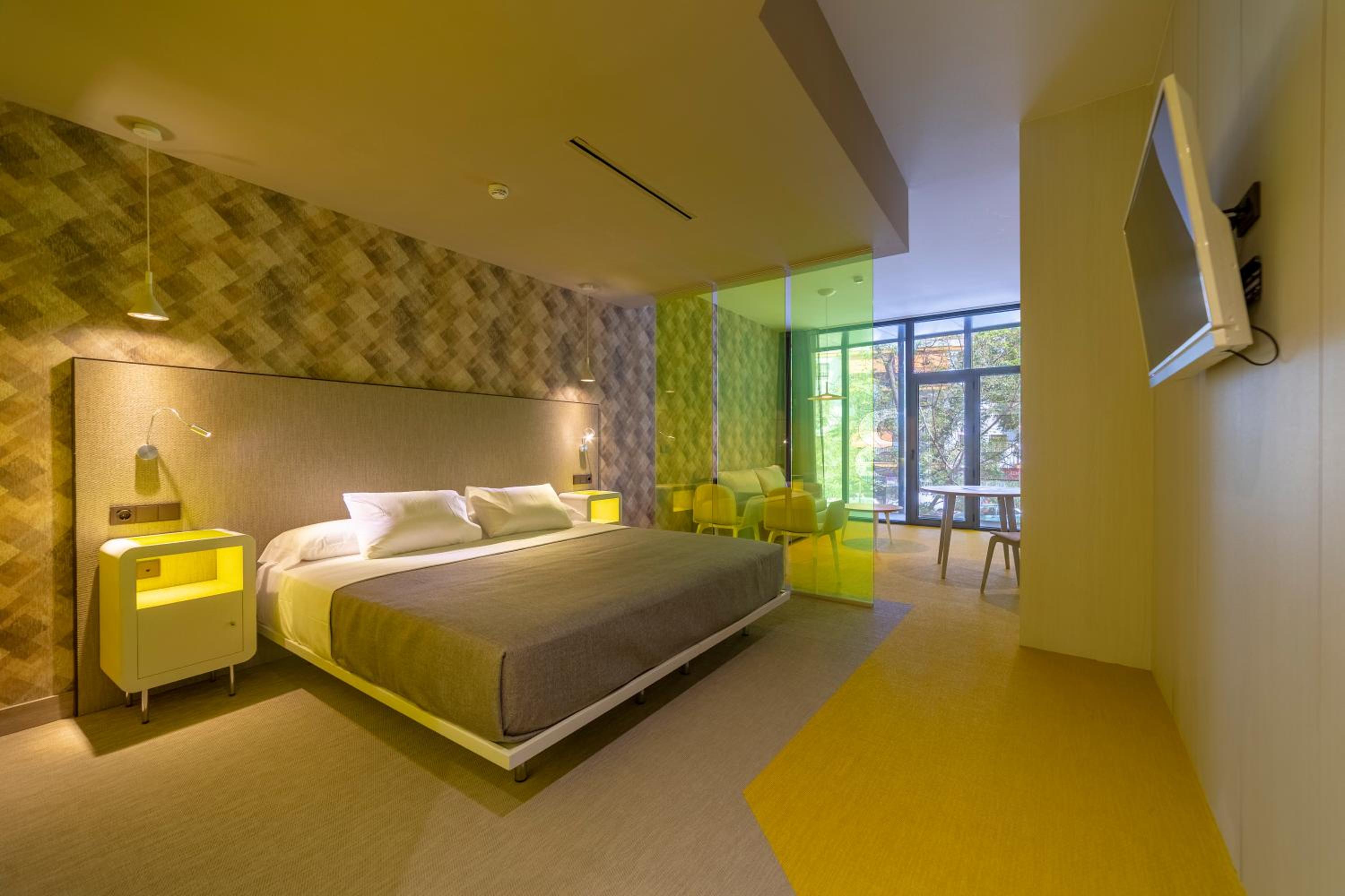 Deluxe Suite with Spa Bath