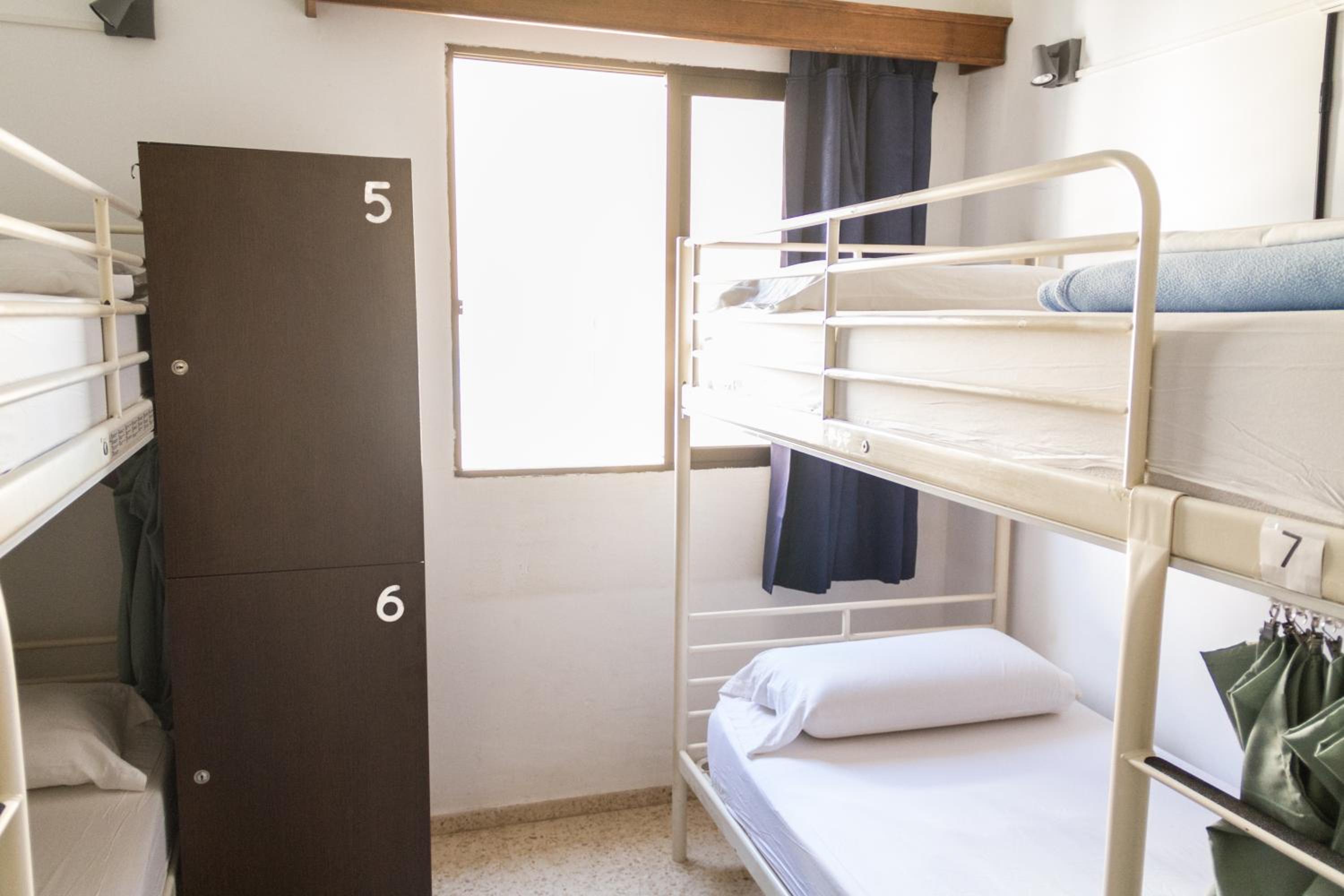 Cama en Habitación Compartida Mixta de 8 Camas