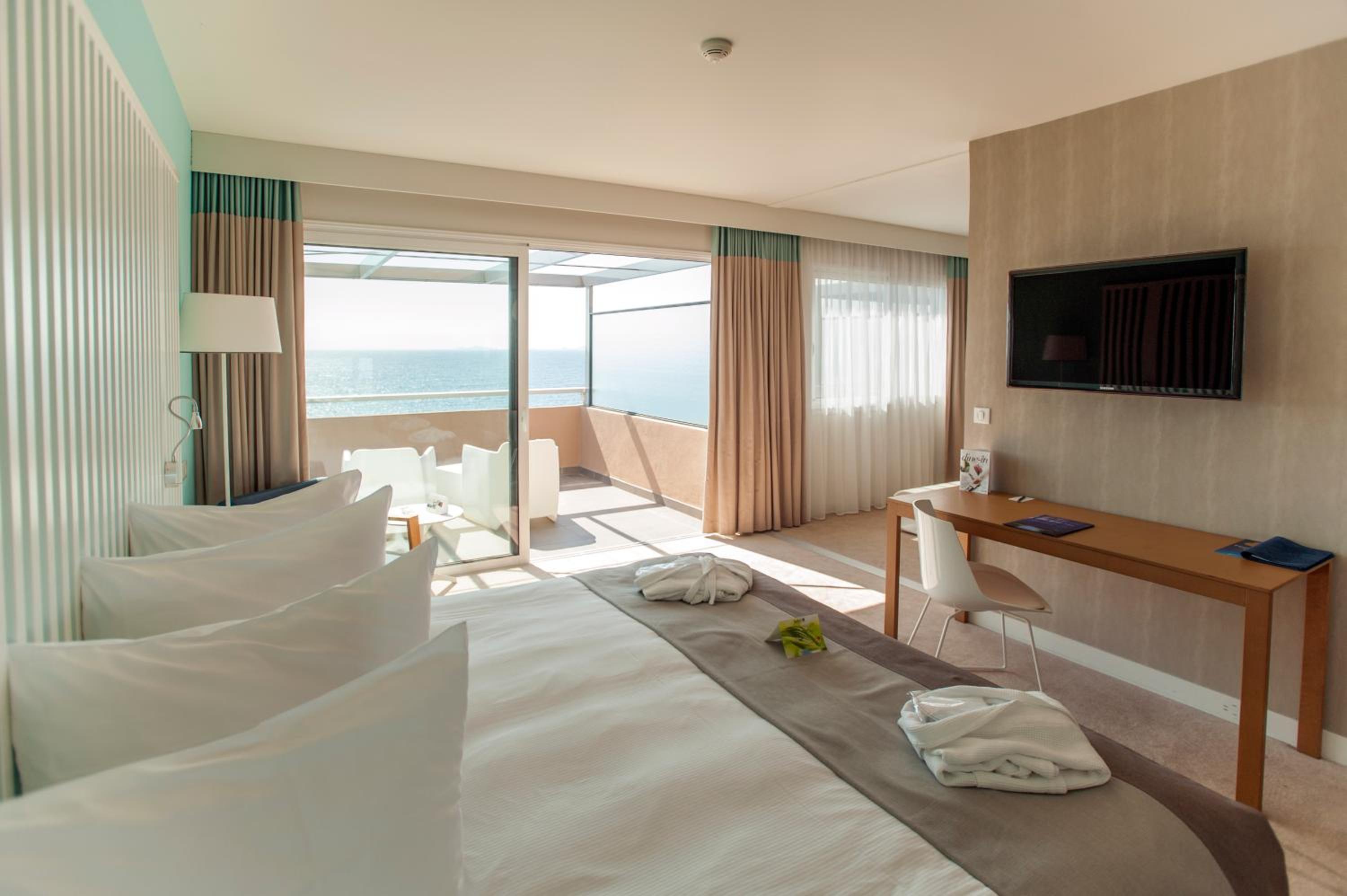 Suite Junior avec Balcon - Vue sur Mer Suite Junior avec Balcon - Vue sur Mer