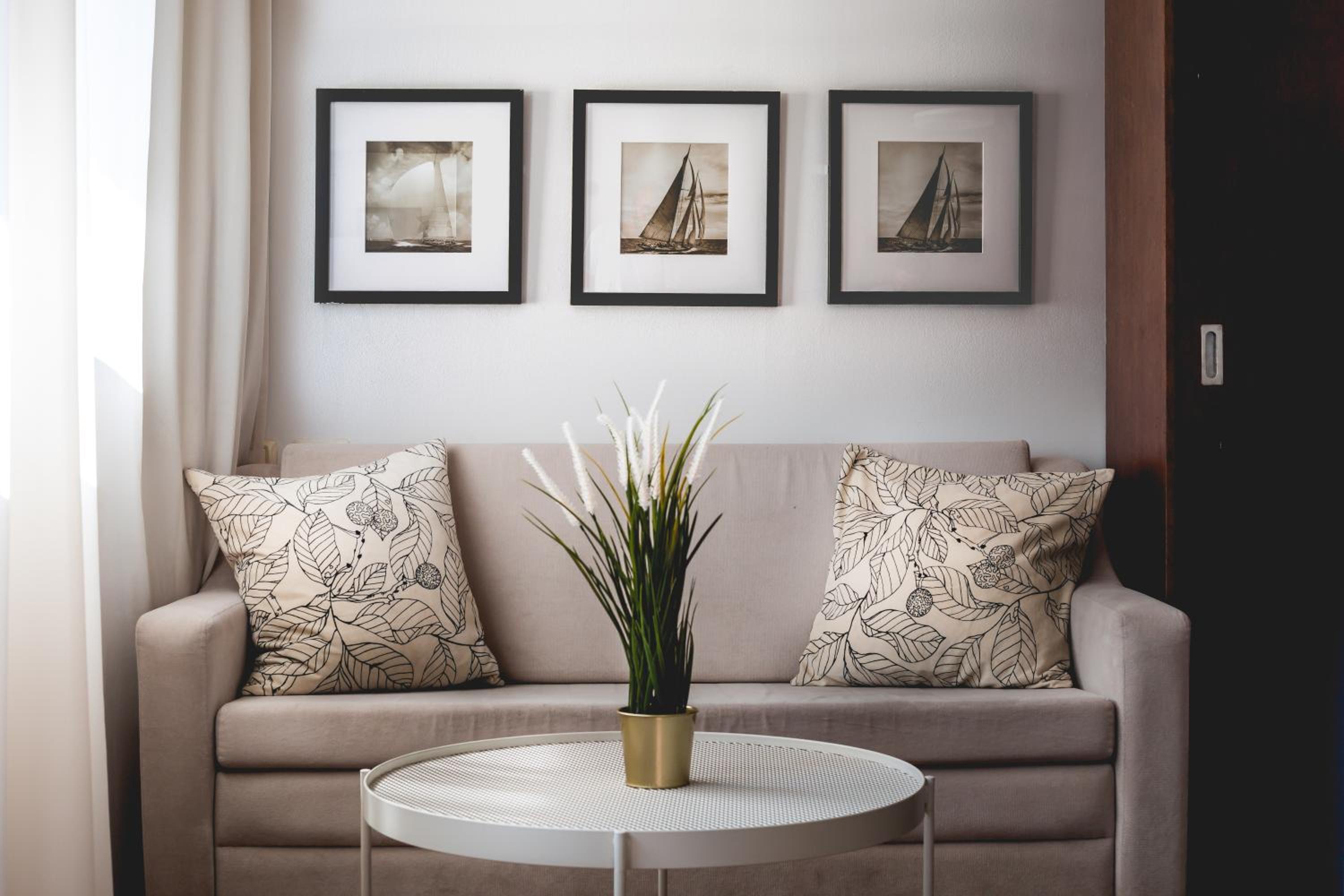 One-Bedroom Suite - Photo 6