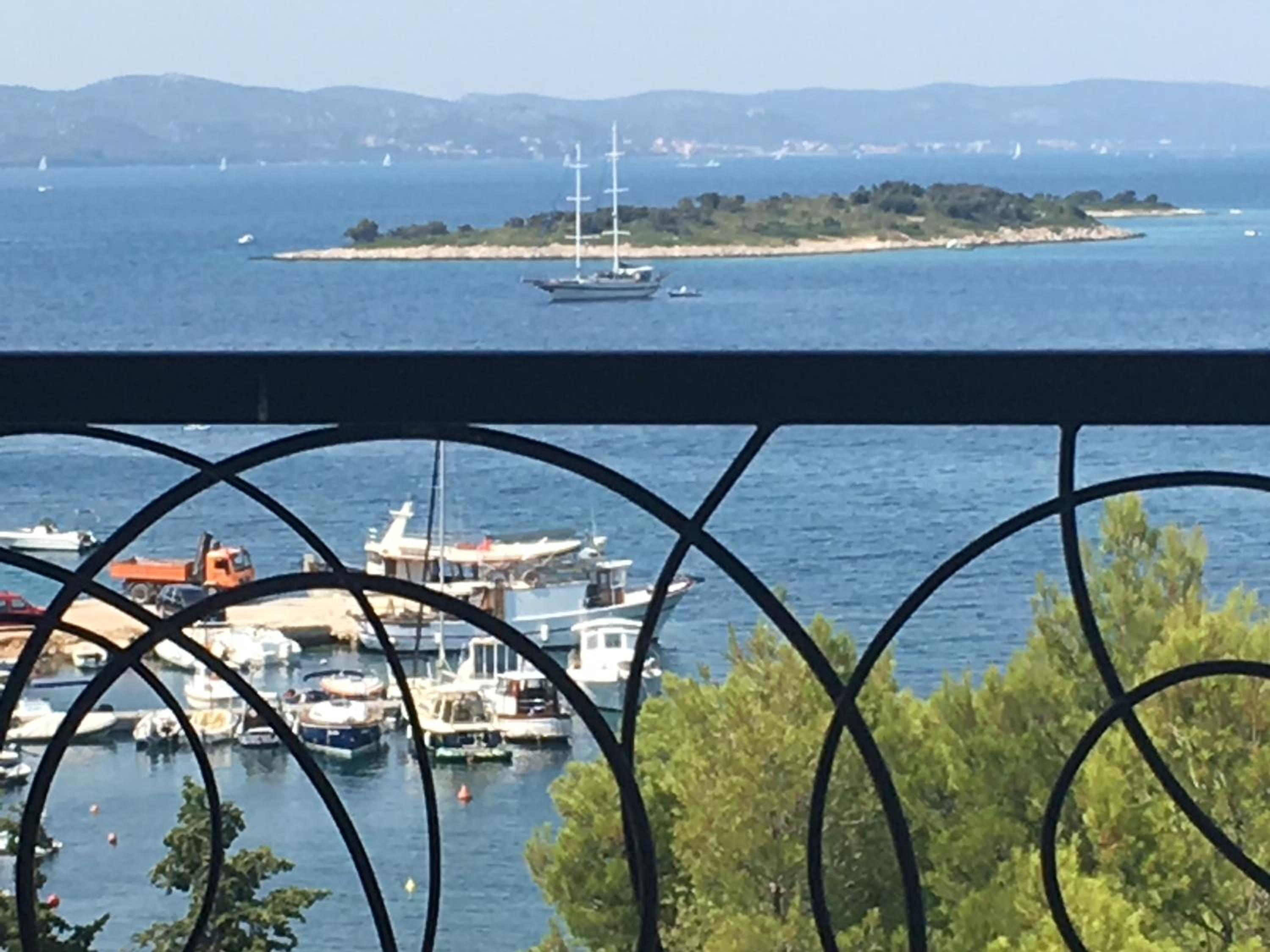 Two-Bedroom Apartment with Terrace and Sea View - Photo 22