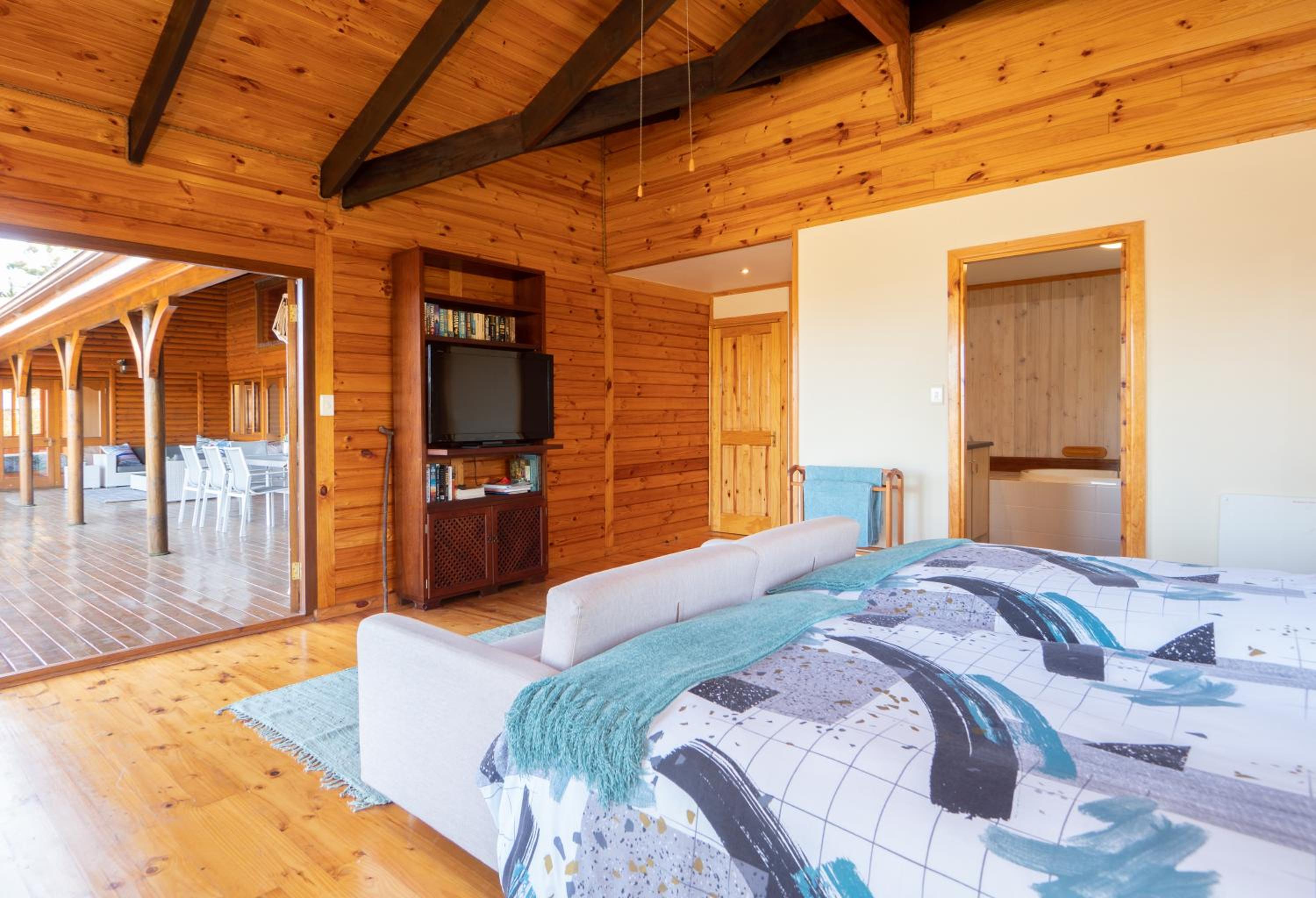 Four-Bedroom House - Photo 24