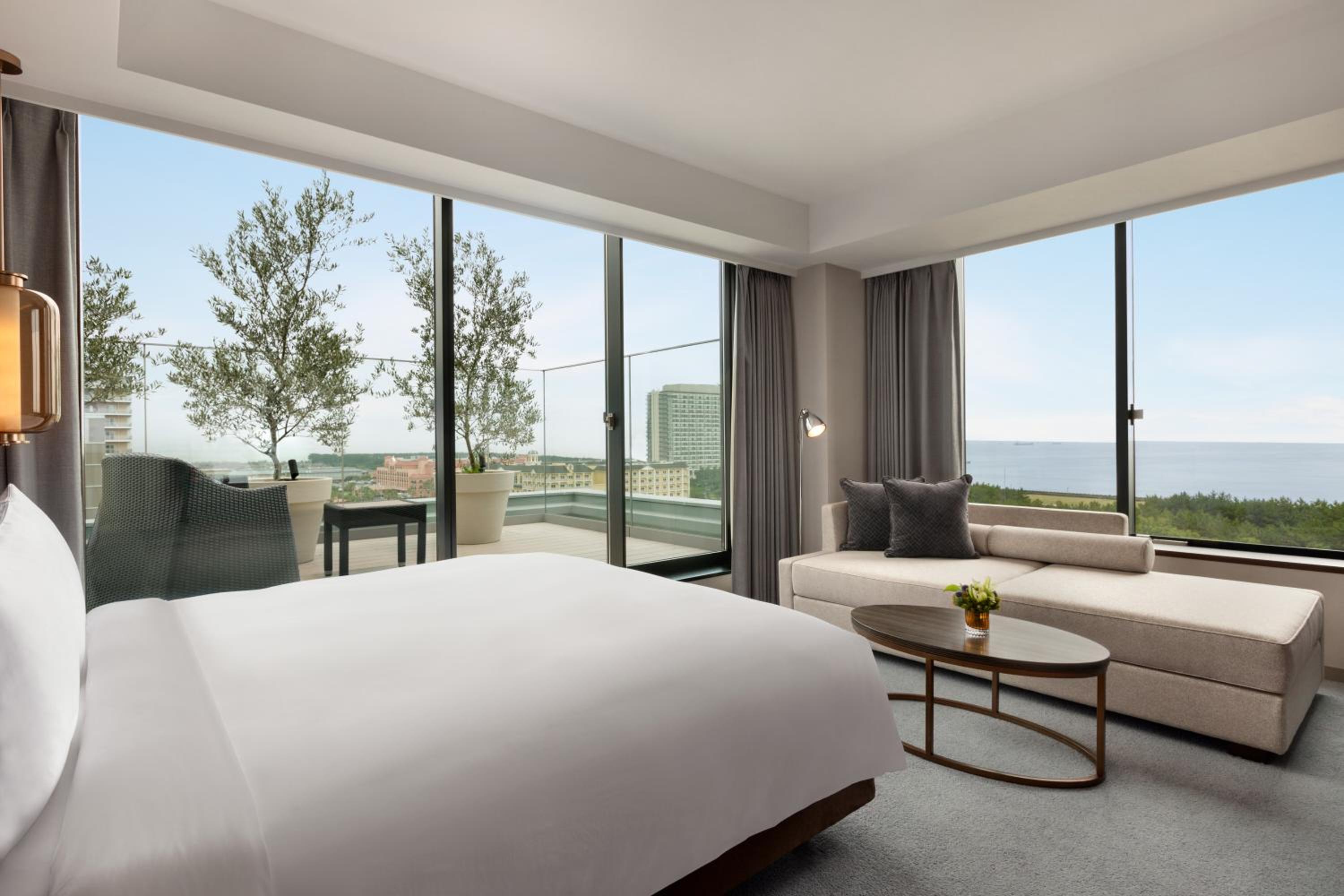 Deluxe King Room with One King Bed and Terrace - Photo 1