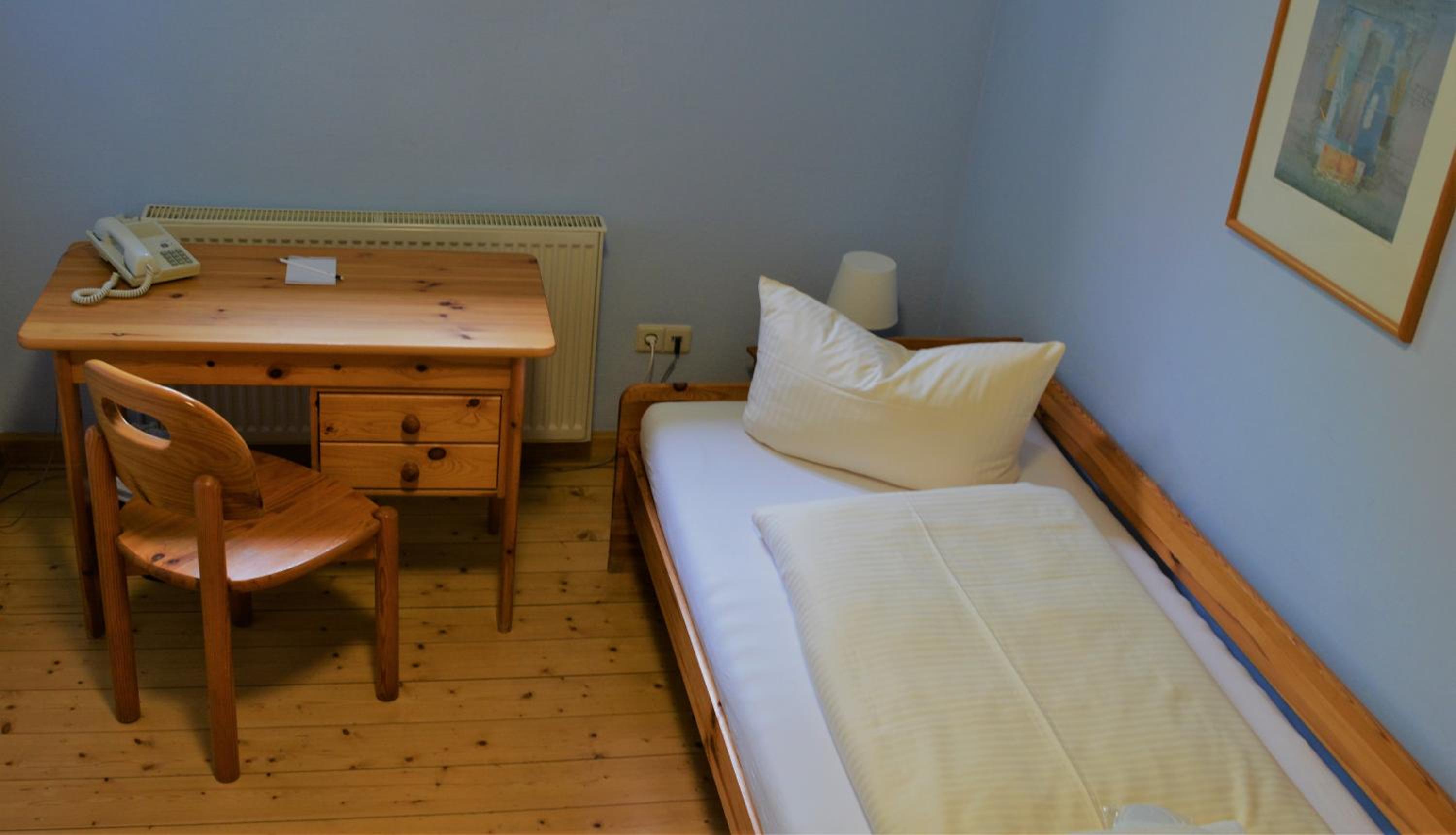 Single Room with Shared Shower and Toilet photo 2