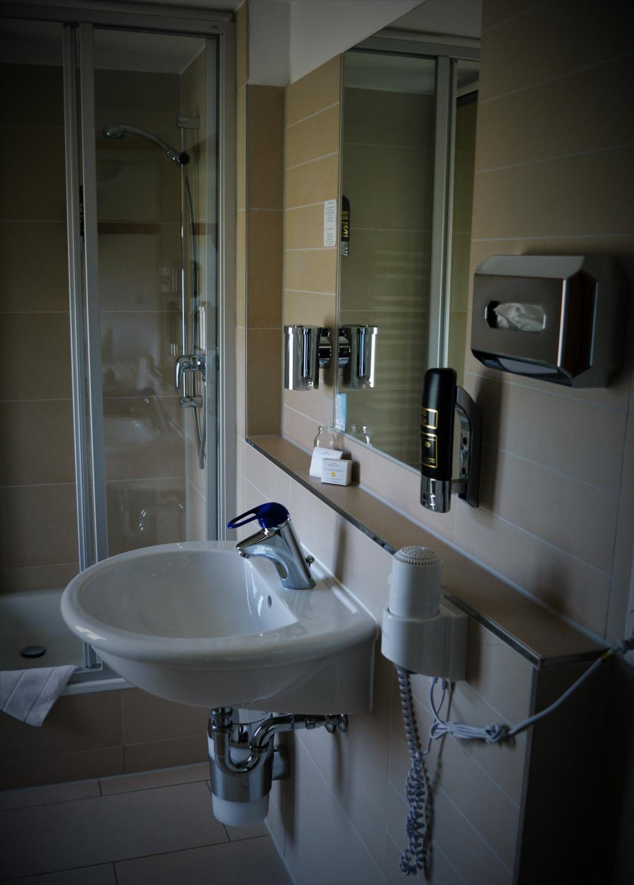 Standard Double or Twin Room photo 2
