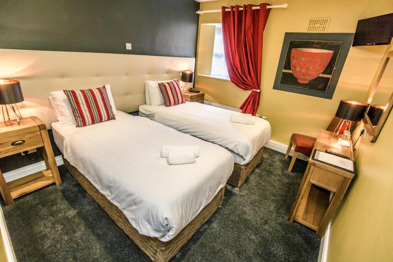 Double or Twin Room with Shower