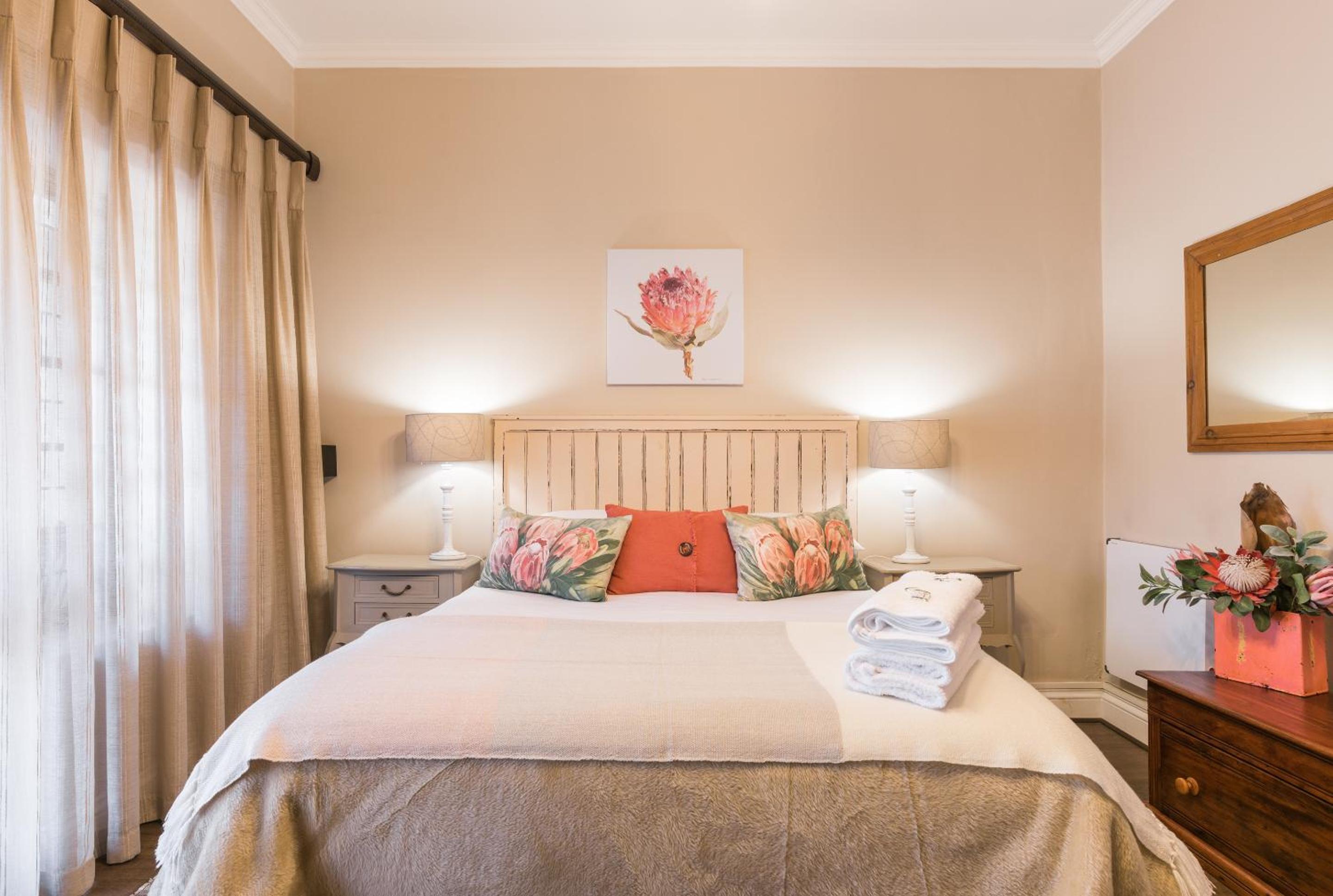 Deluxe Queen Suite photo 1