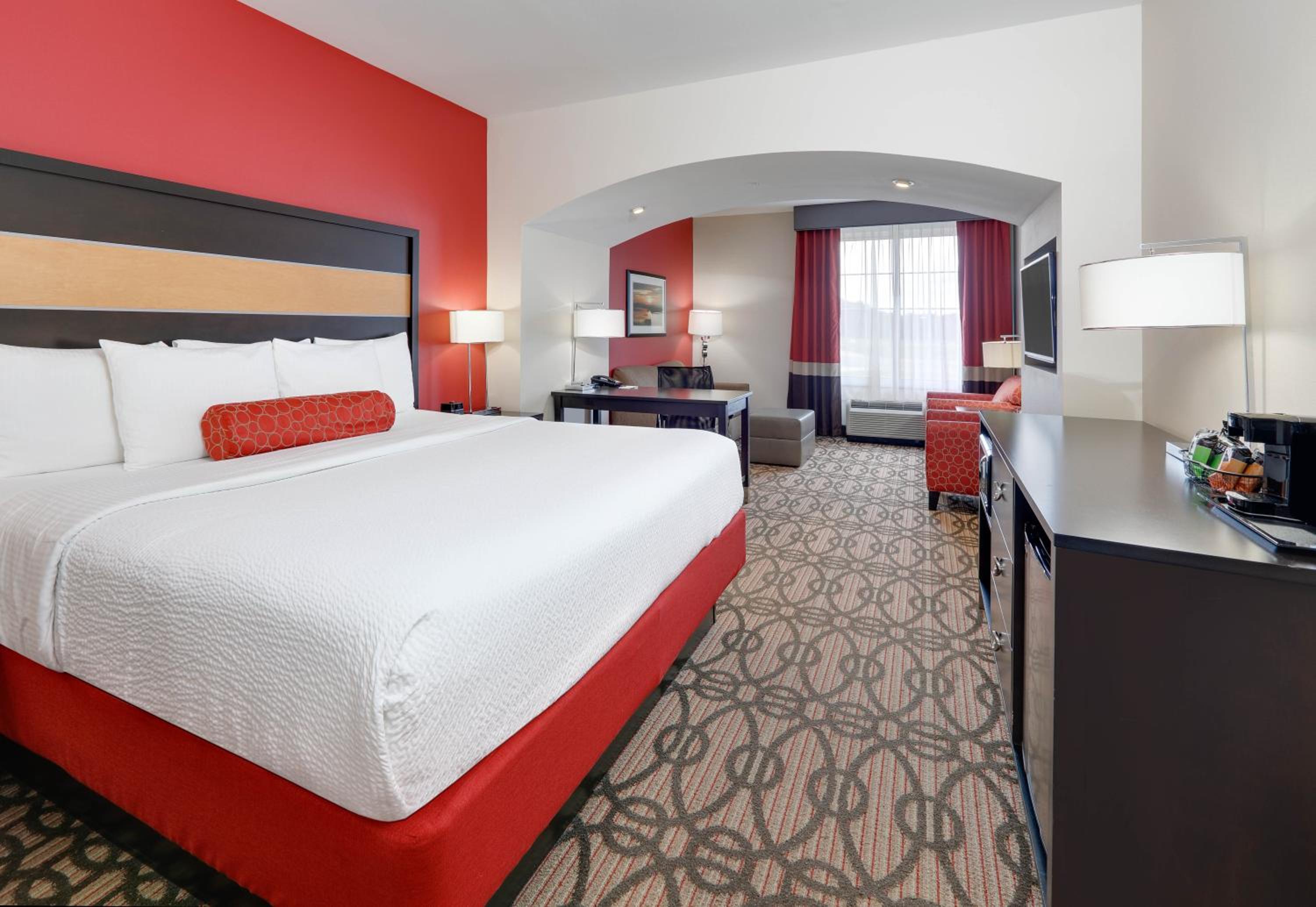Deluxe King Room with Sofa Bed - Mobility and Hearing Access/Non-Smoking