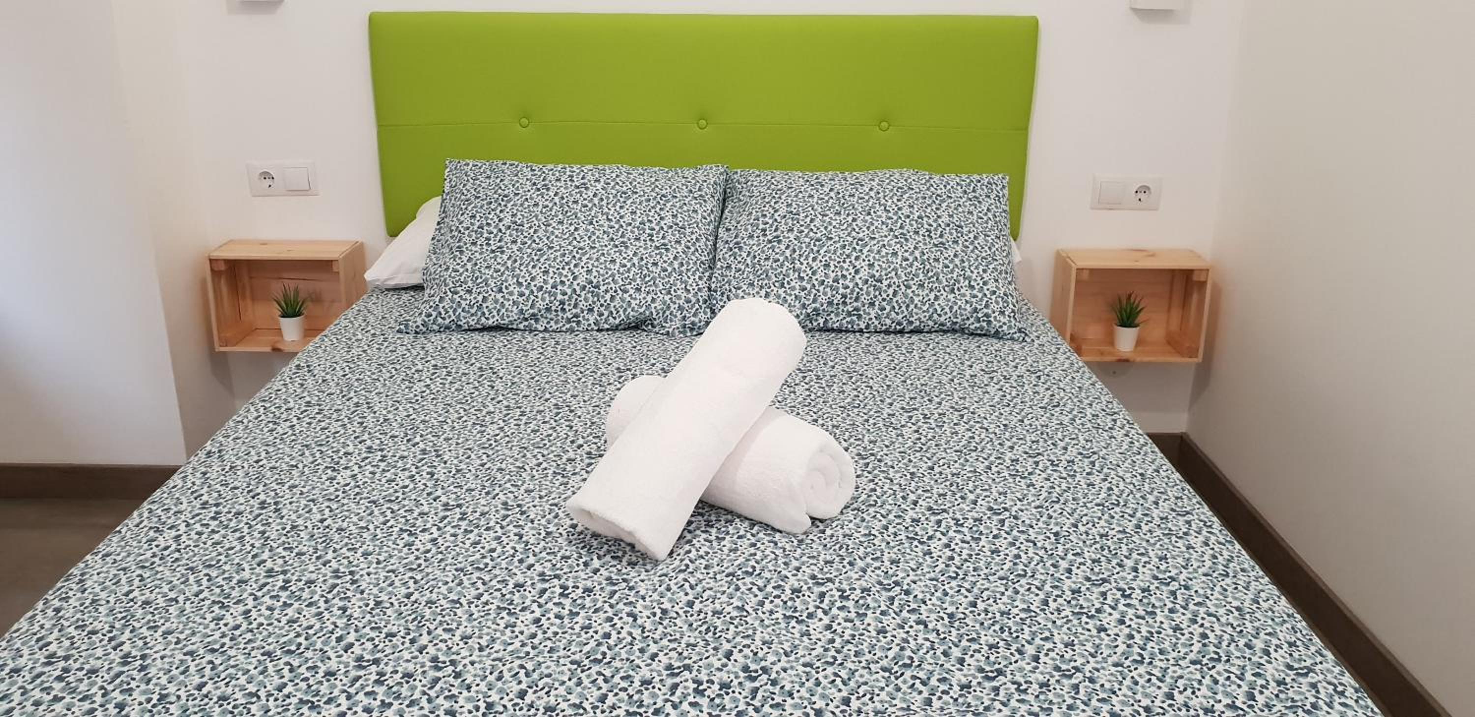 Double Room with Private Bathroom - Photo 2