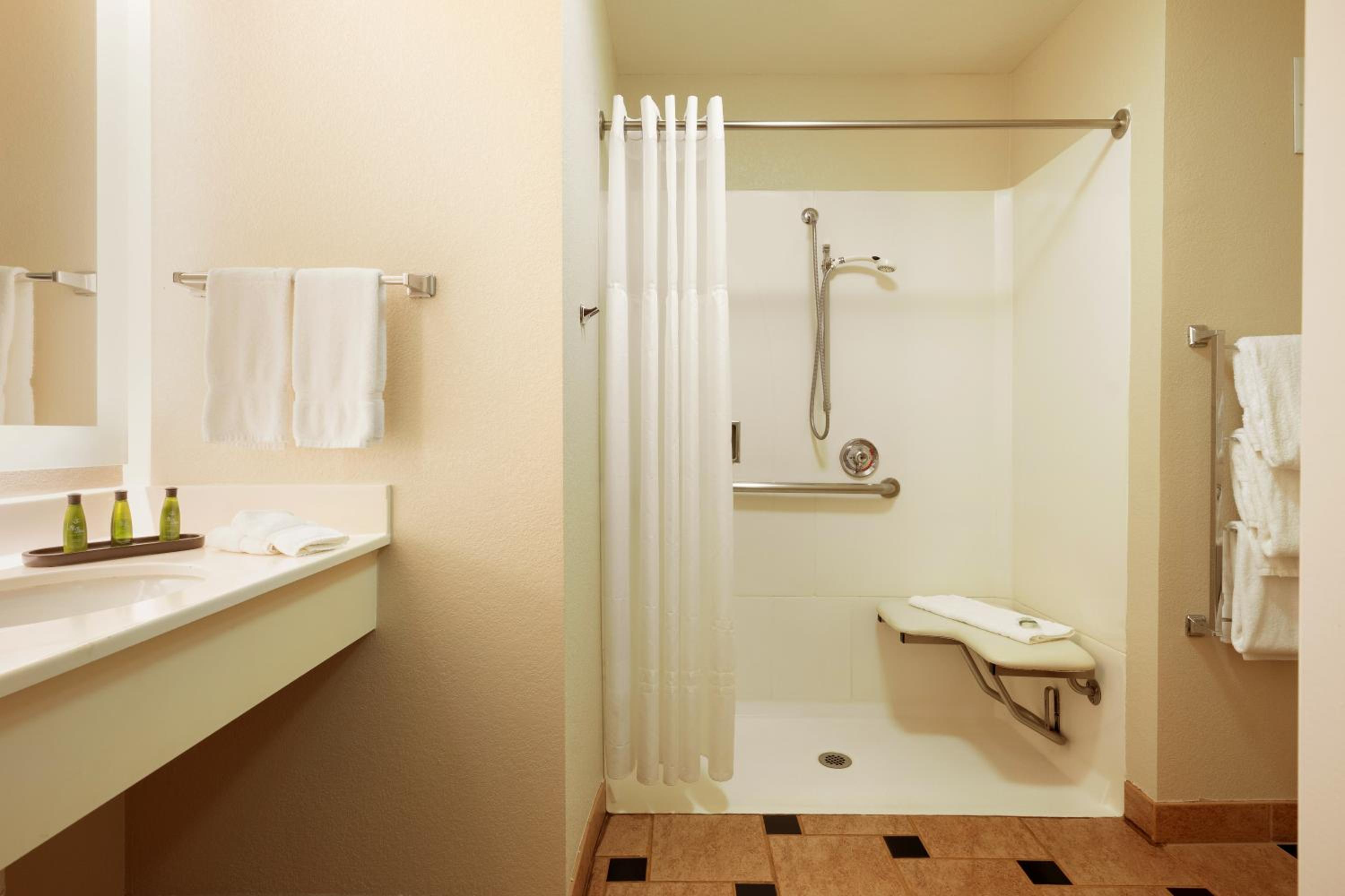 Studio Suite - Disability Access with Roll In Shower photo 2
