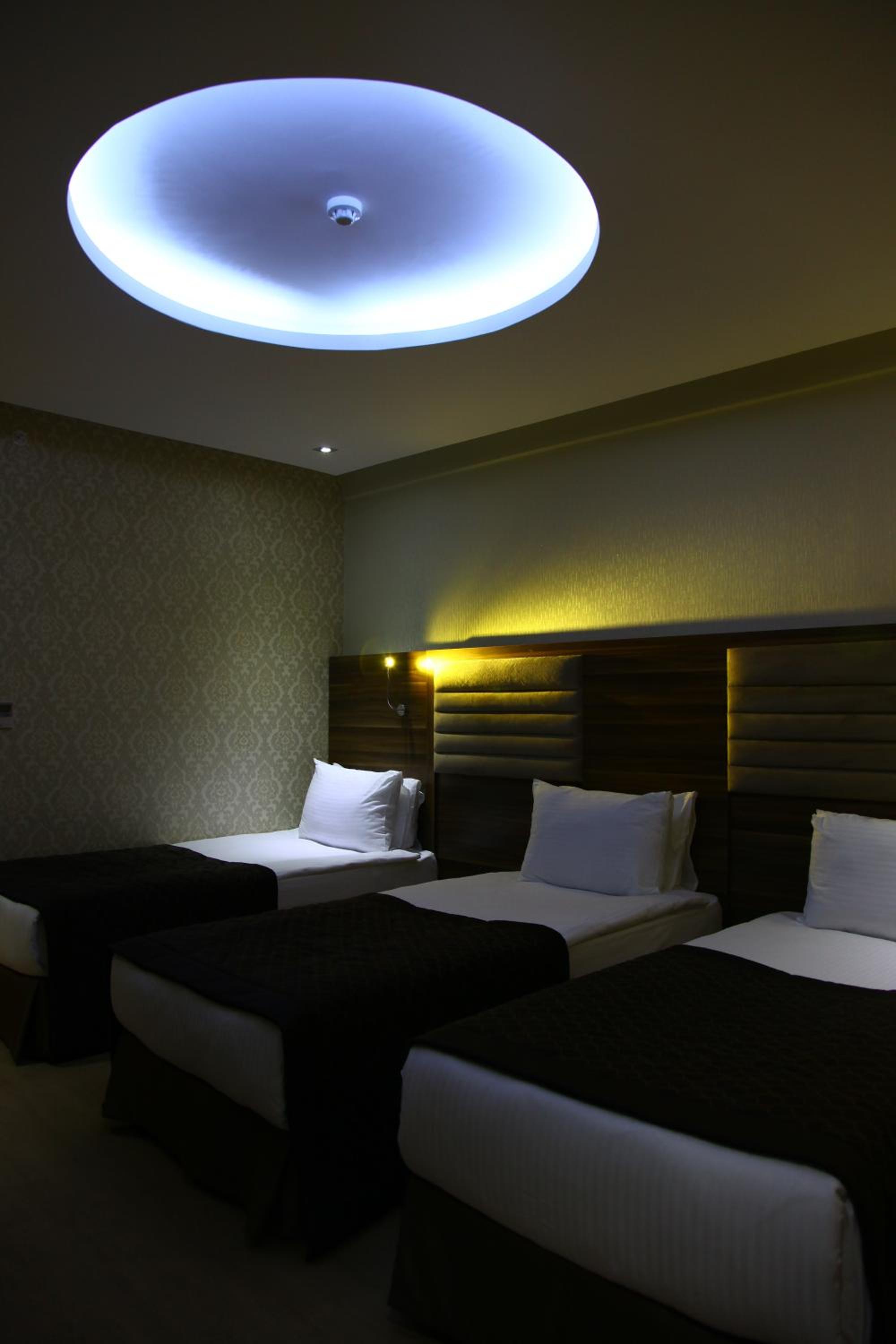 Standard Triple Room photo 2