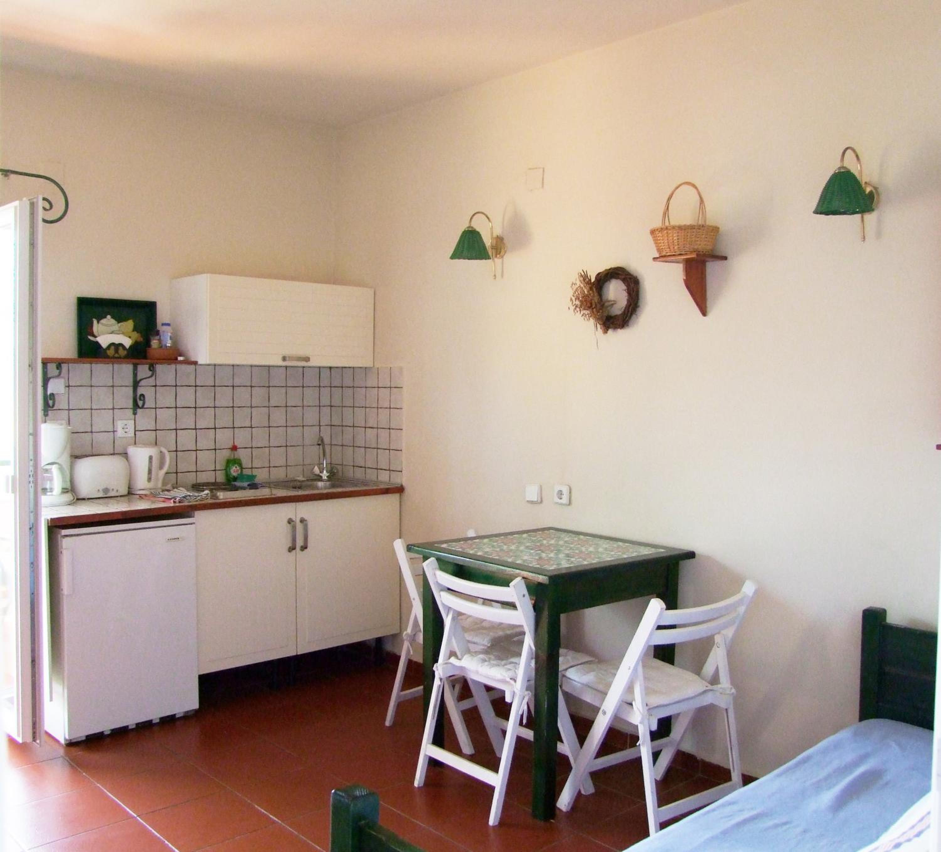 One-Bedroom Apartment (4 Adults) - Photo 13