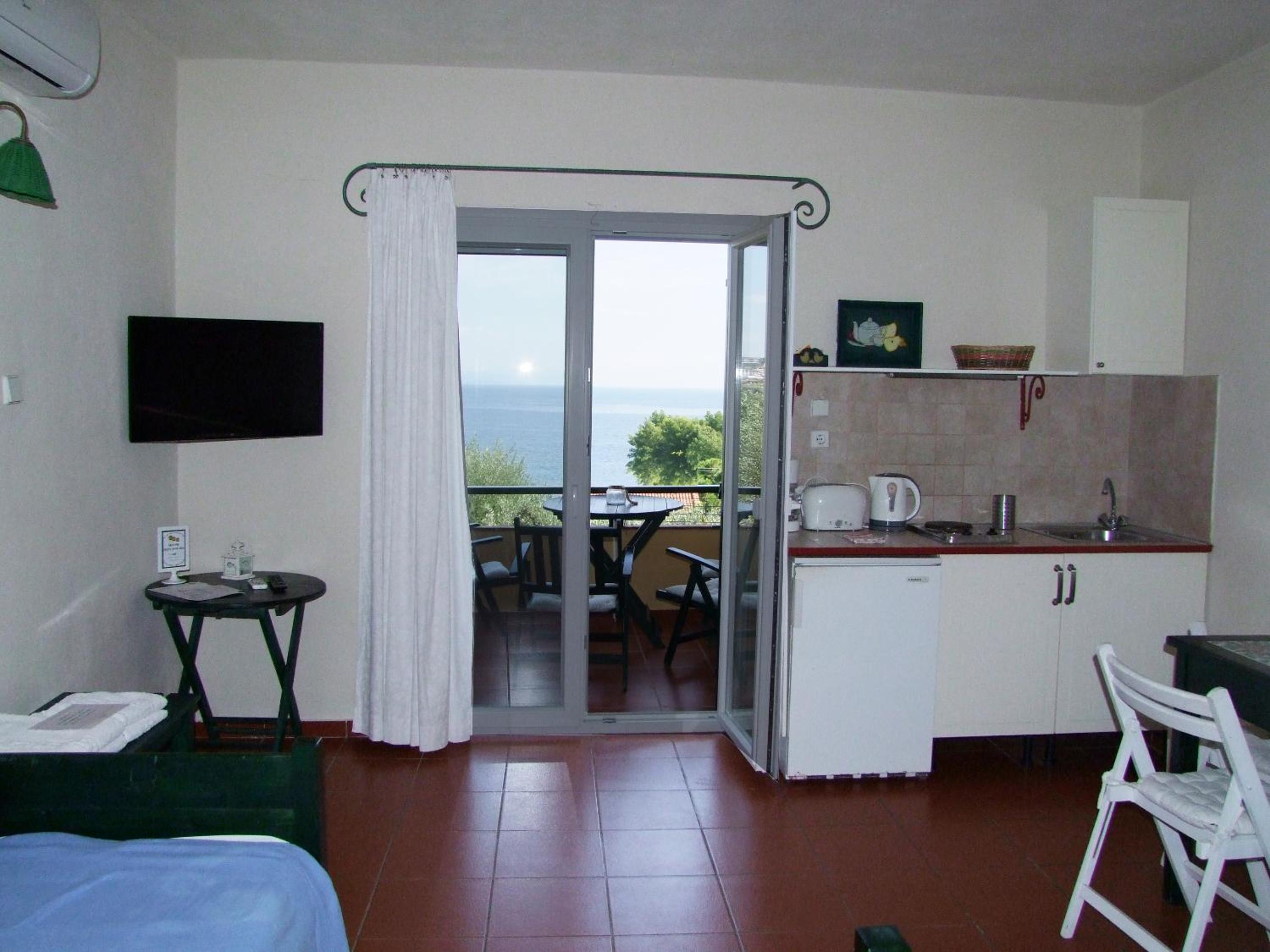 One-Bedroom Apartment (4 Adults) - Photo 1