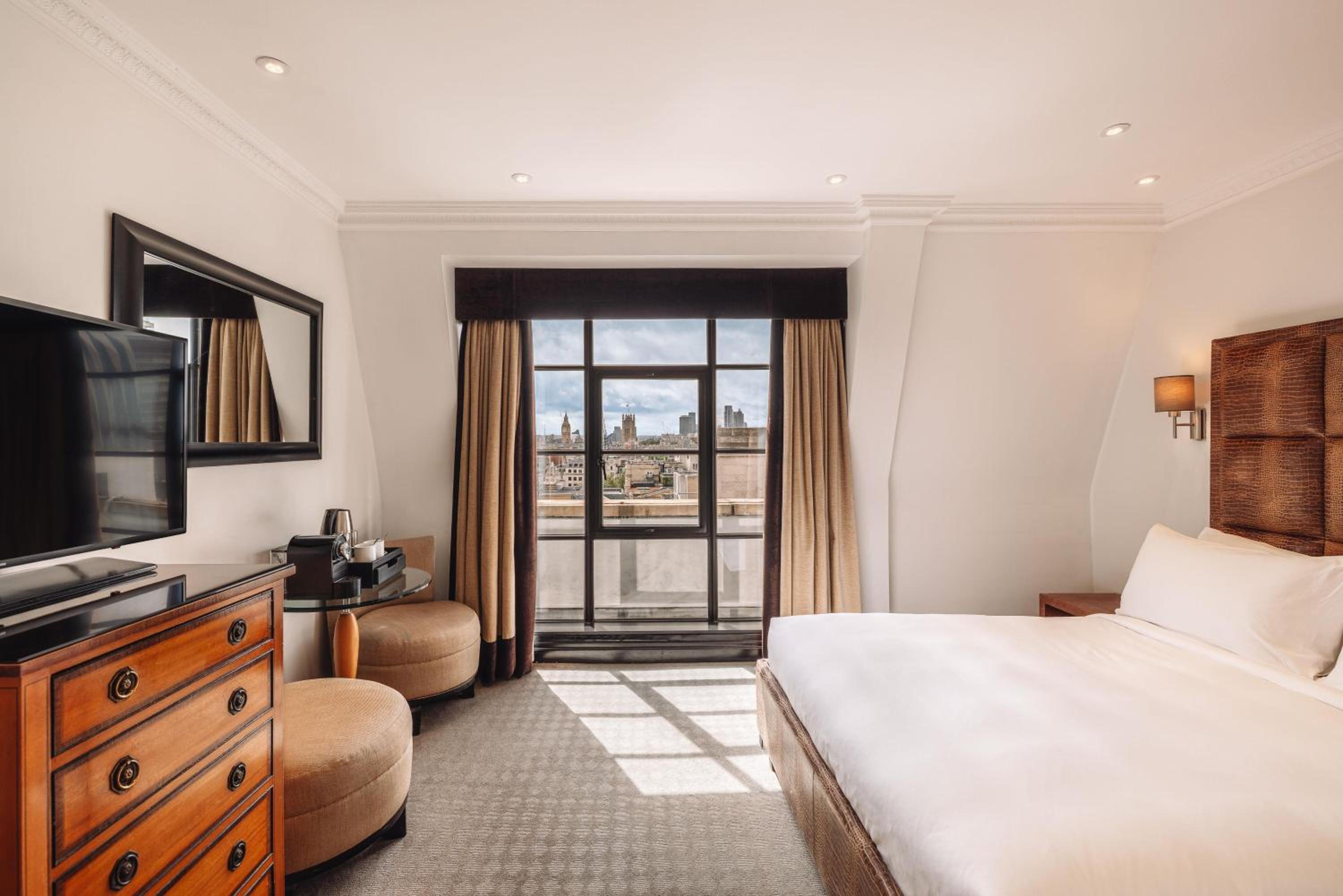 Superior Double Room - London Eye View