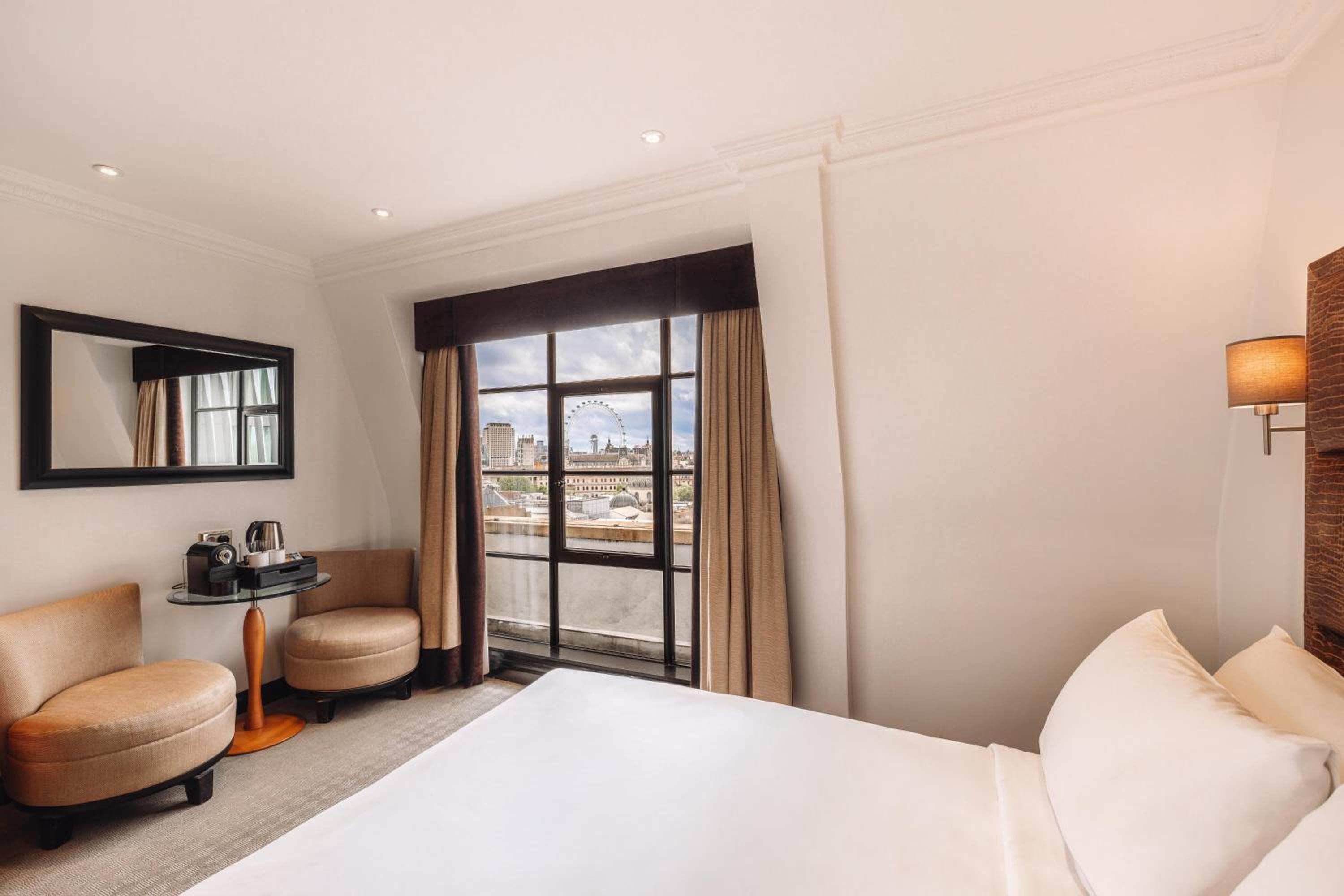Superior Double Room - London Eye View