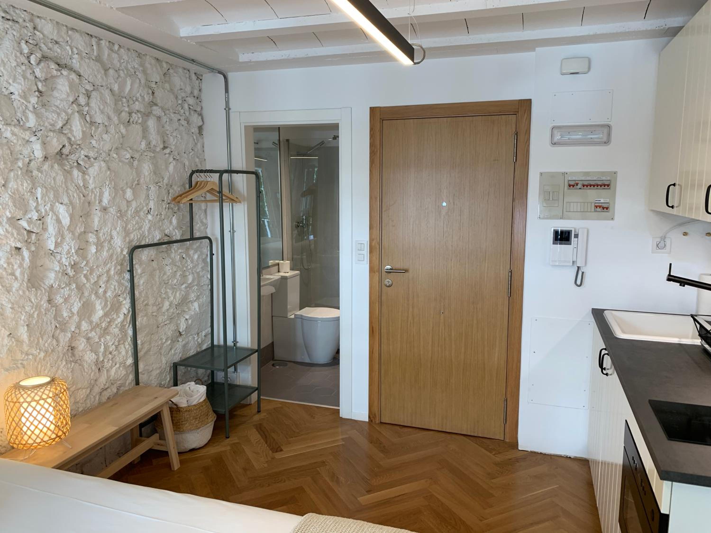 One-Bedroom Apartment - Photo 28