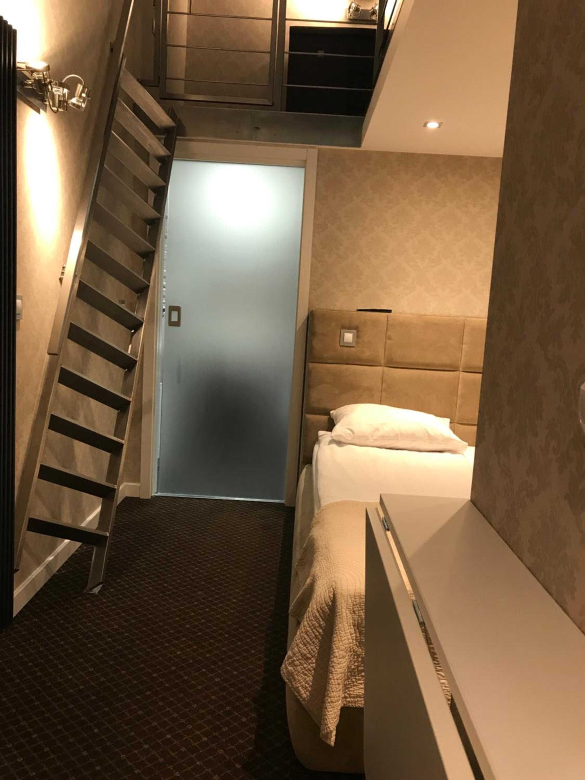 Deluxe Junior Suite - Photo 13
