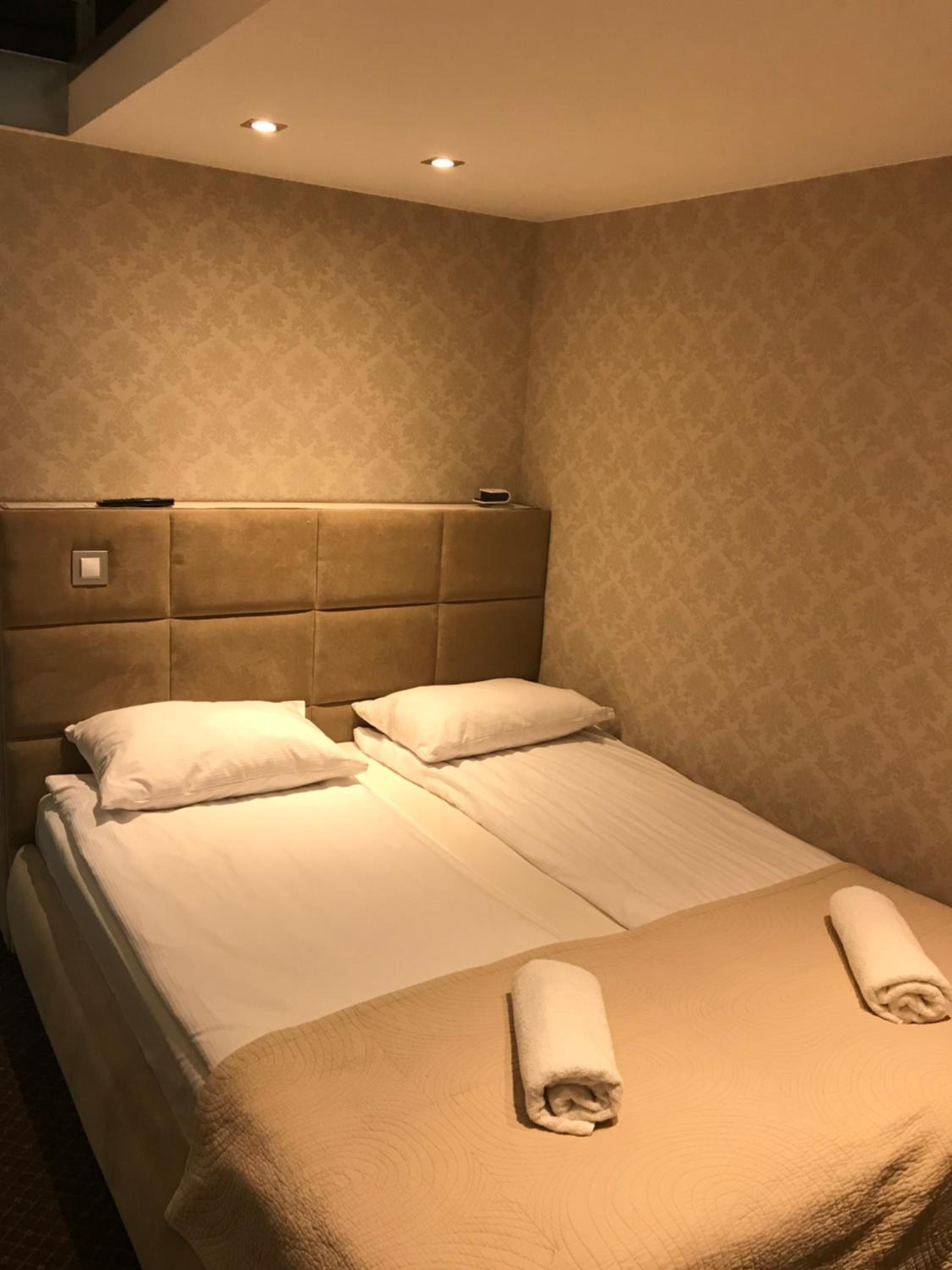Deluxe Junior Suite - Photo 22