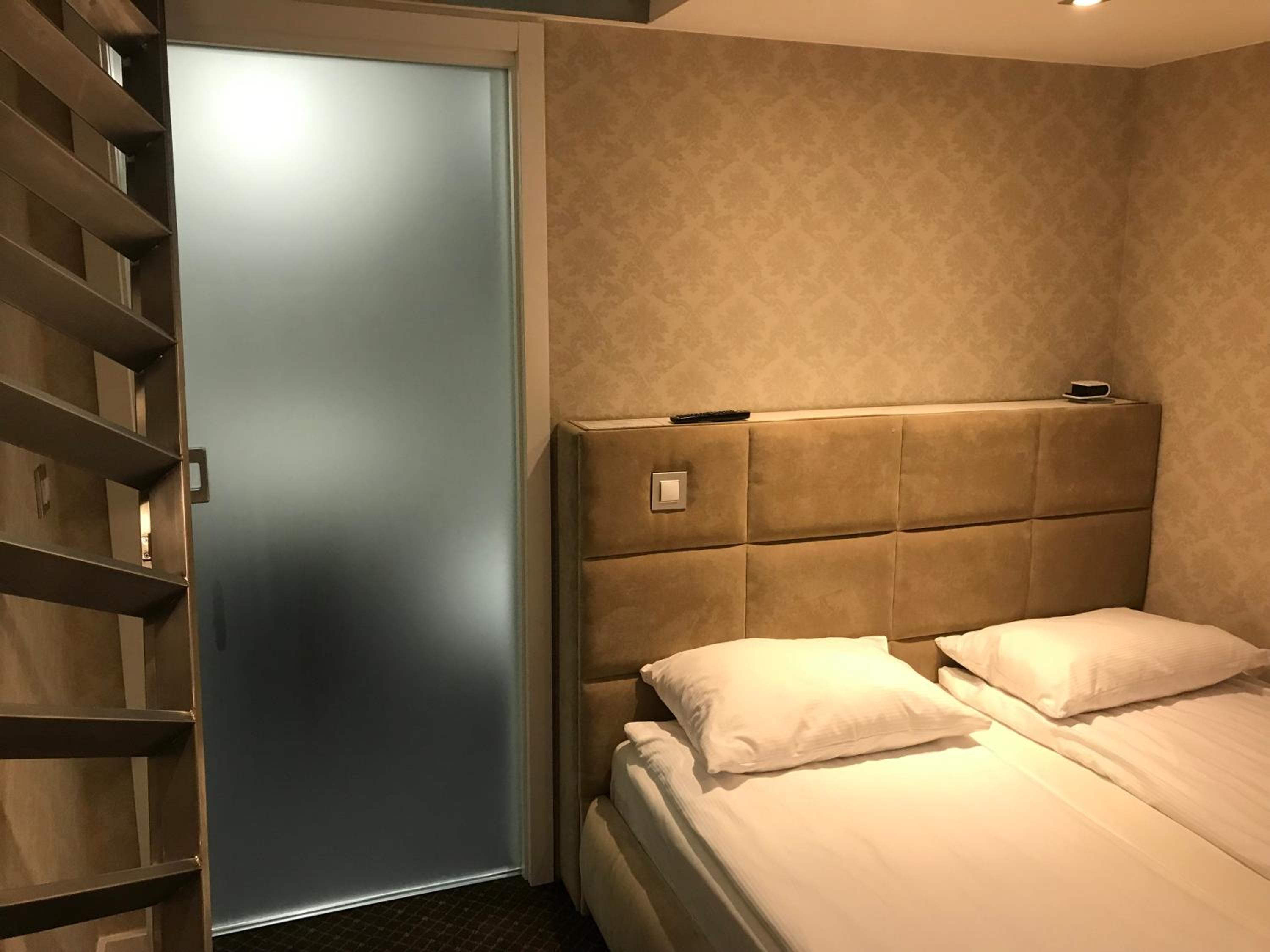 Deluxe Junior Suite - Photo 15