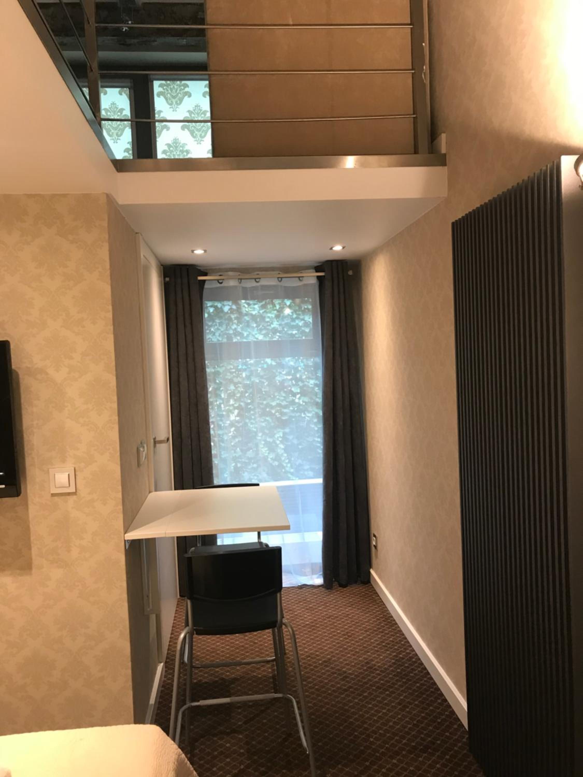 Deluxe Junior Suite - Photo 17