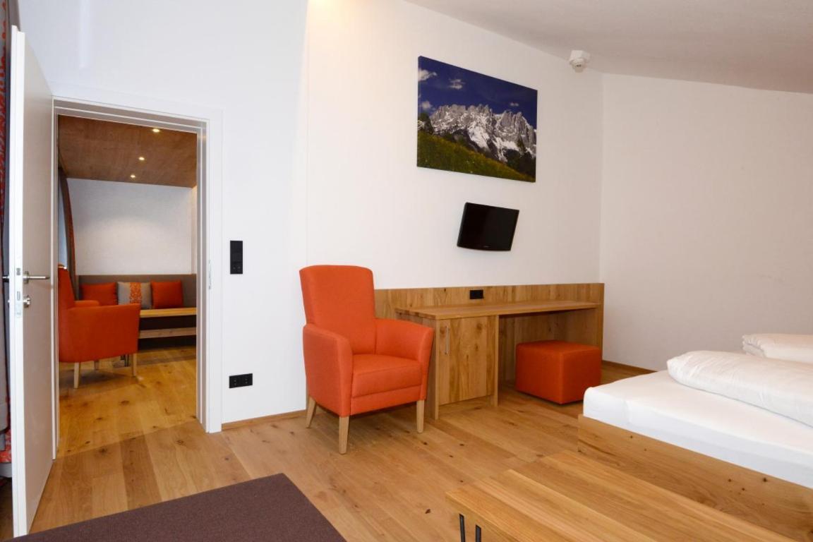 Deluxe Double or Twin Room photo 3