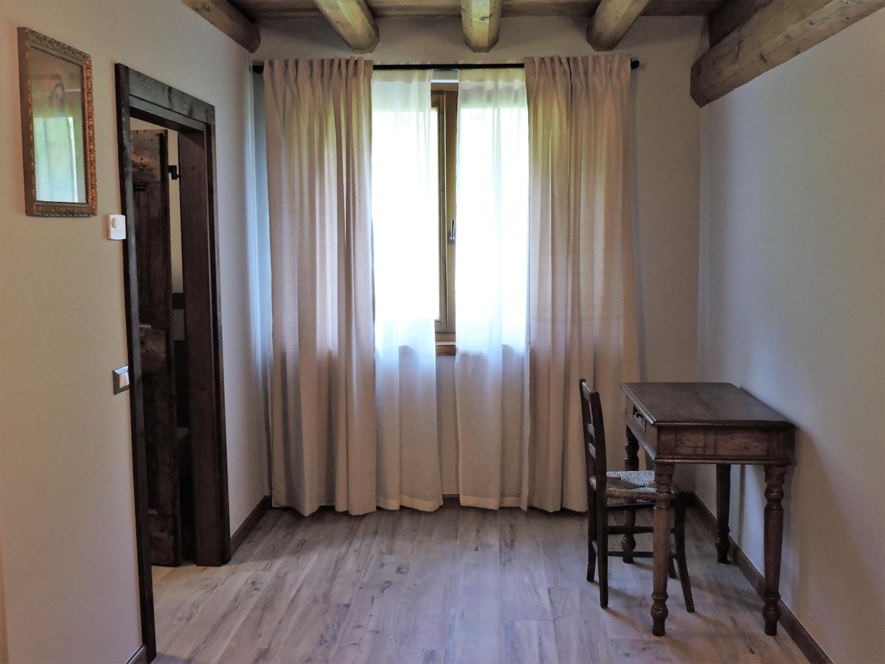 Large Double Room - Photo 3