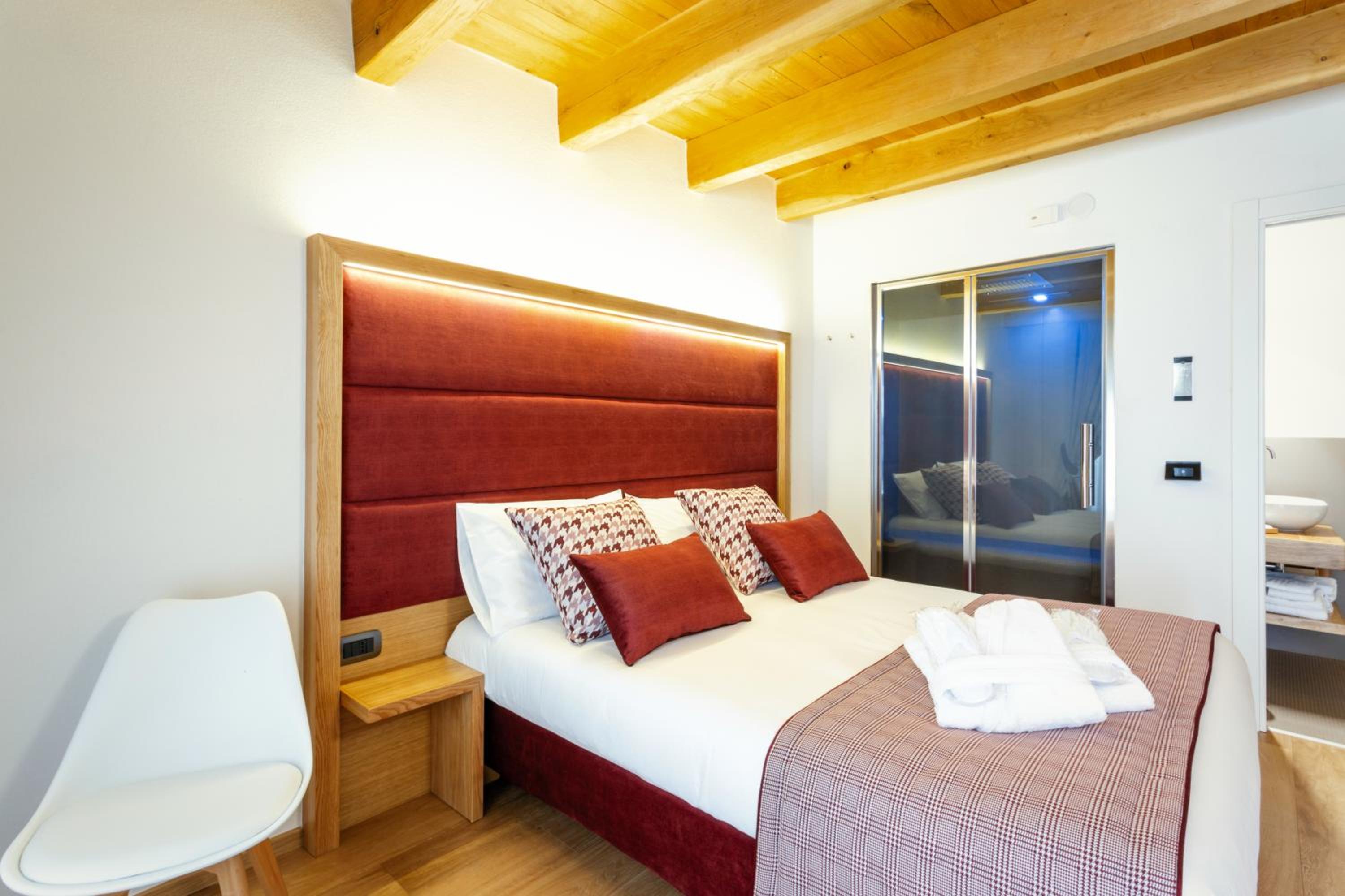 Deluxe Room - Photo 1