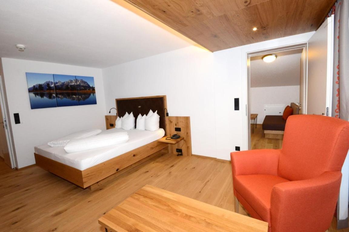 Deluxe Double or Twin Room photo 2