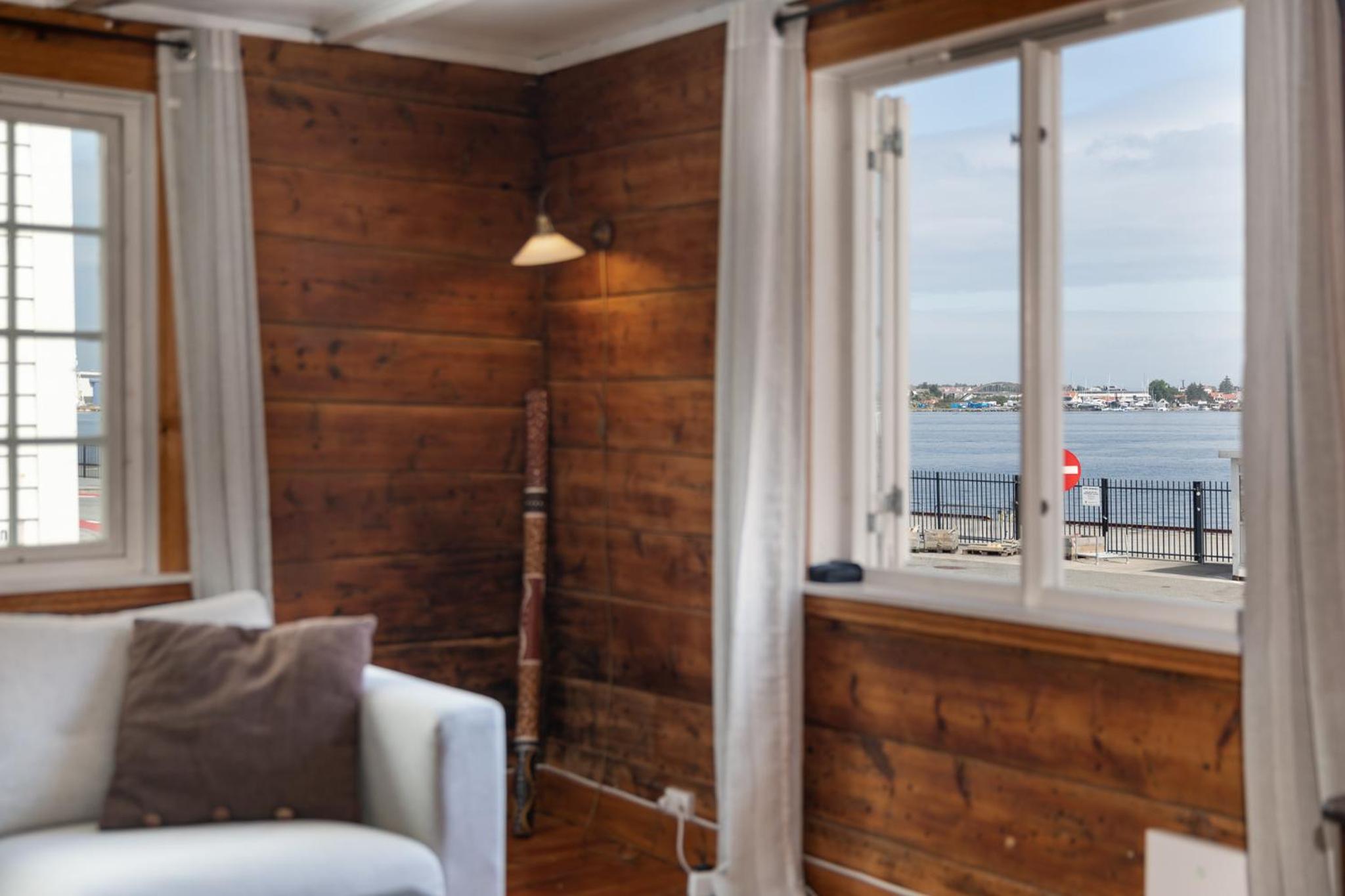 Apartment with Sea View - Photo 10