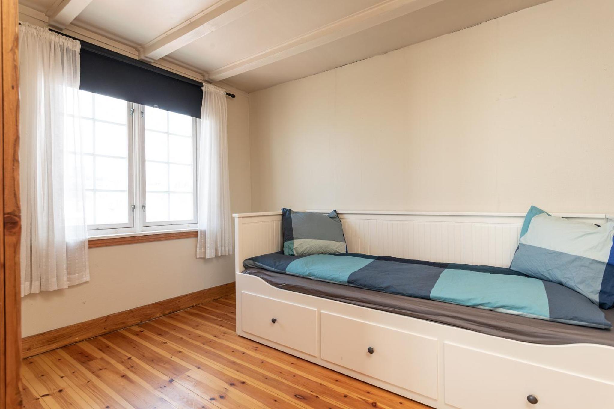 Apartment with Sea View - Photo 8