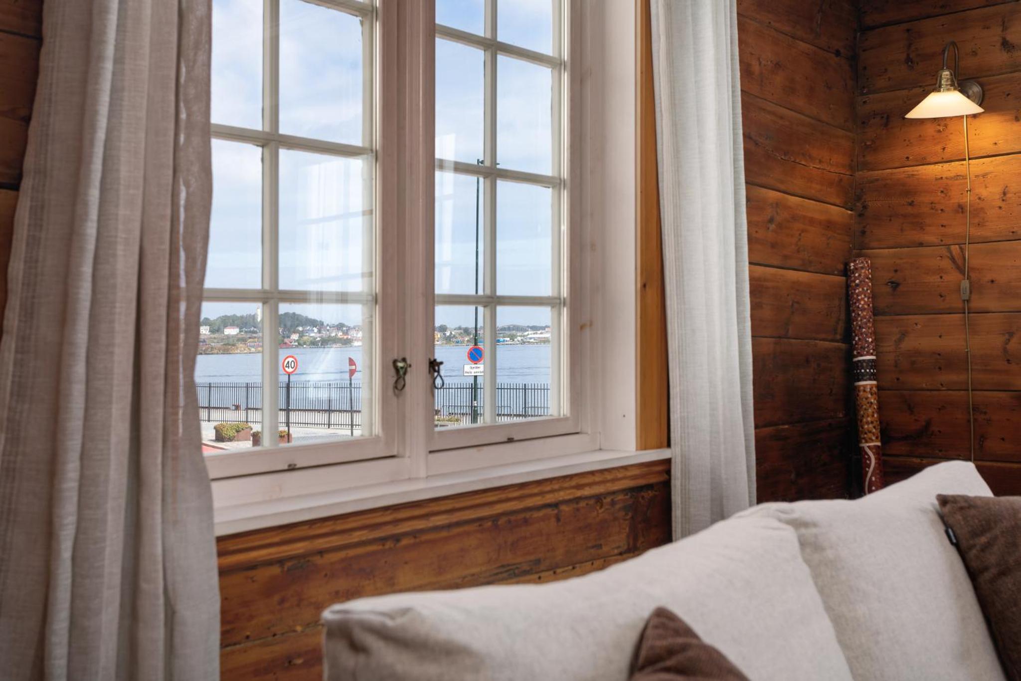 Apartment with Sea View - Photo 6