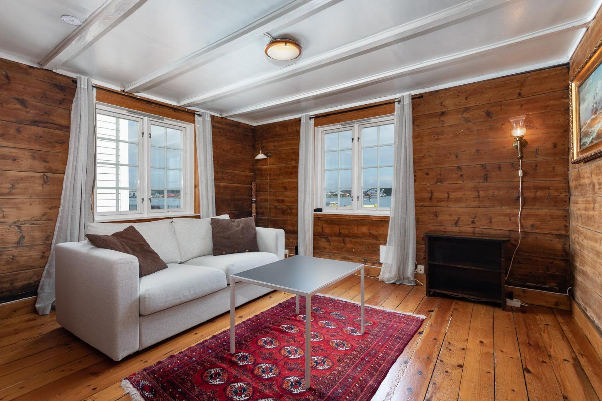 Apartment with Sea View - Photo 5