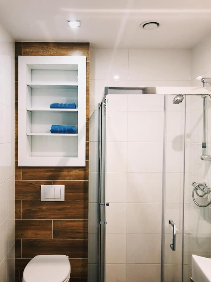 Double Room with Private Bathroom - Photo 10