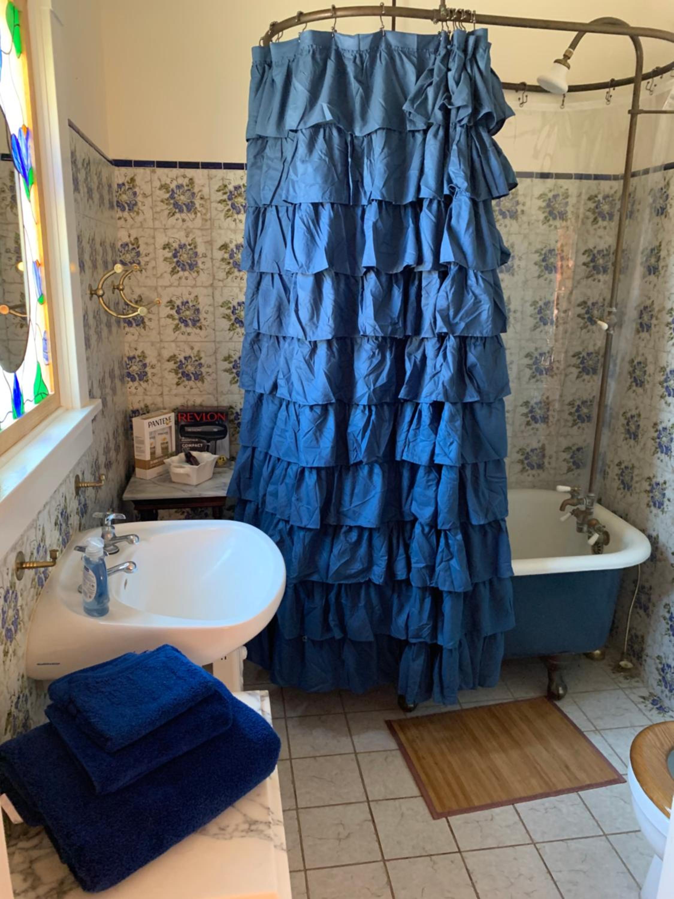 Deluxe Double Room with Bath - Photo 3