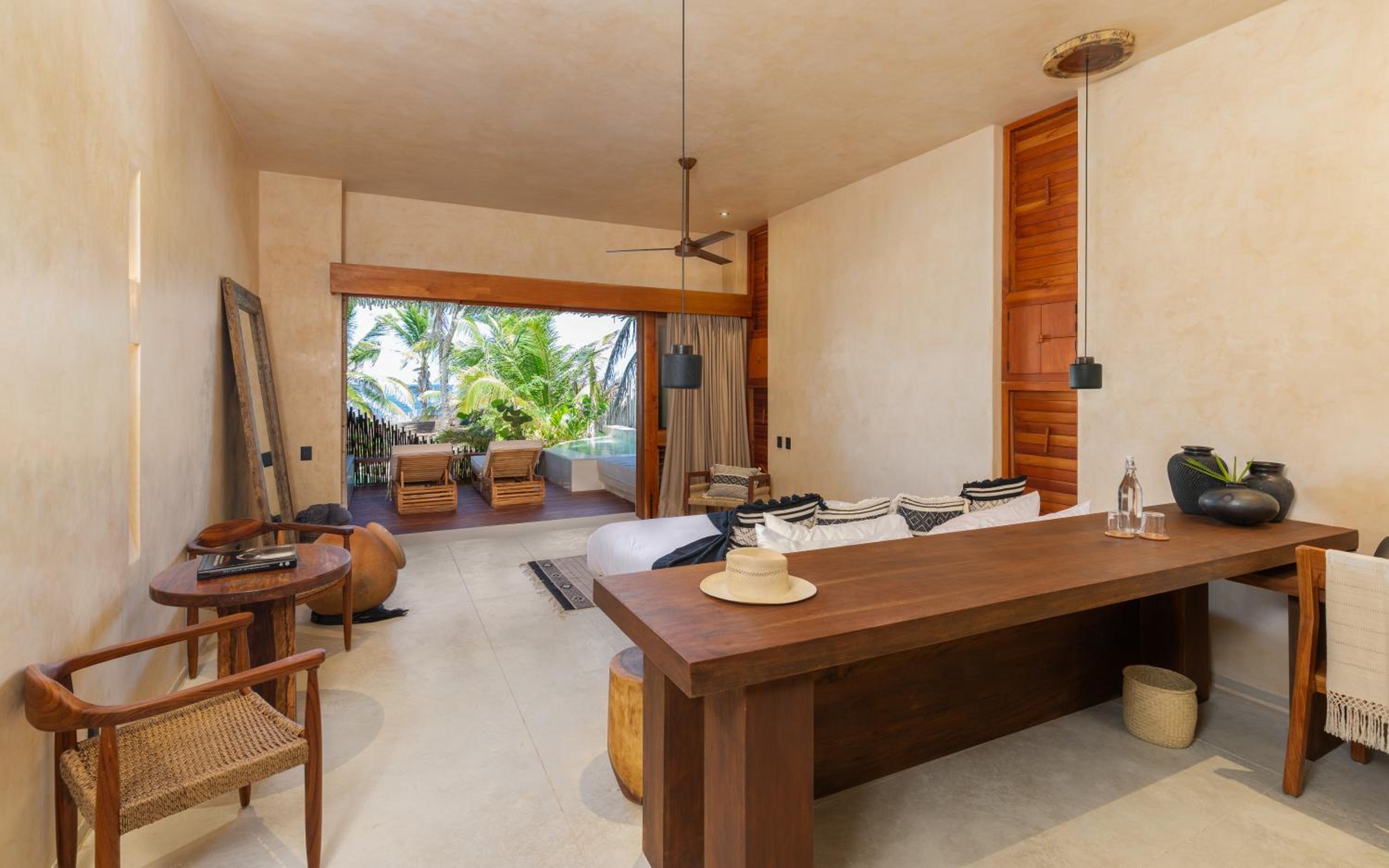 Ground floor Ocean front Suite