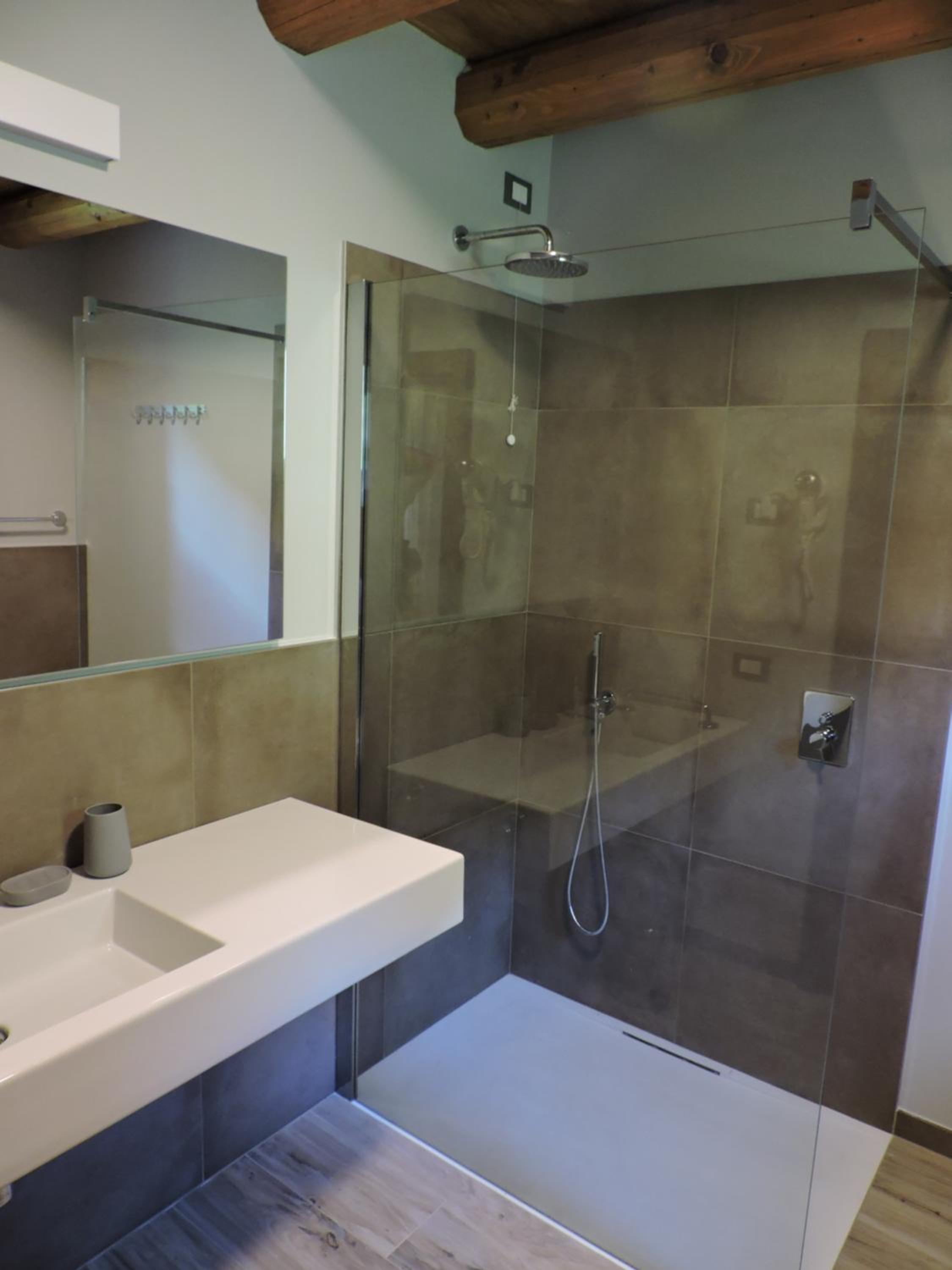 Large Double Room - Photo 2