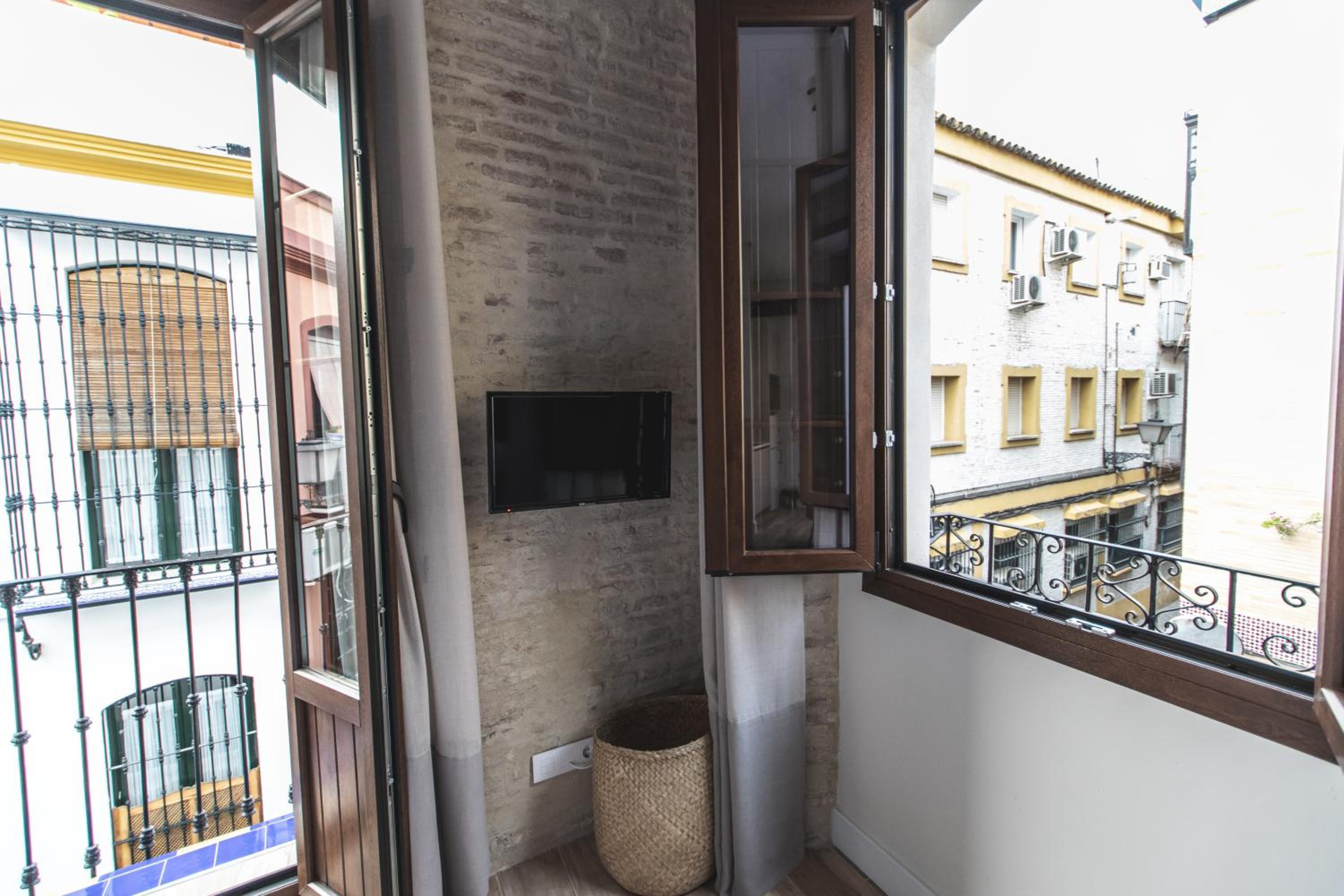 One-Bedroom Apartment - Photo 2