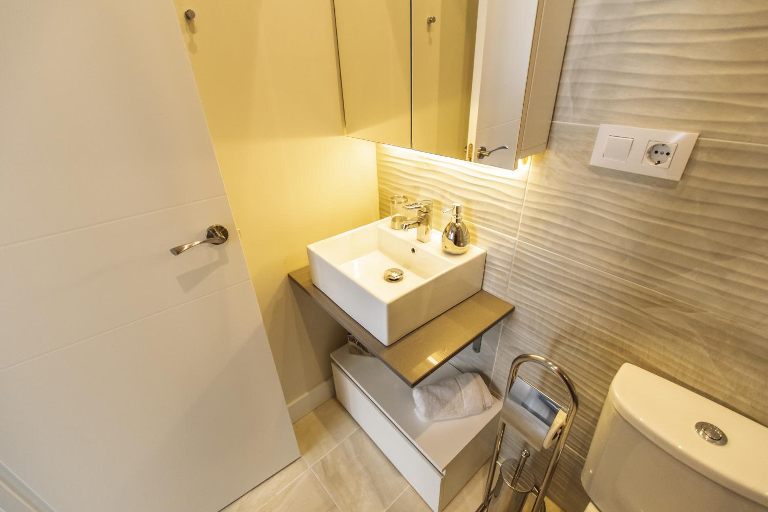 One-Bedroom Apartment - Photo 5