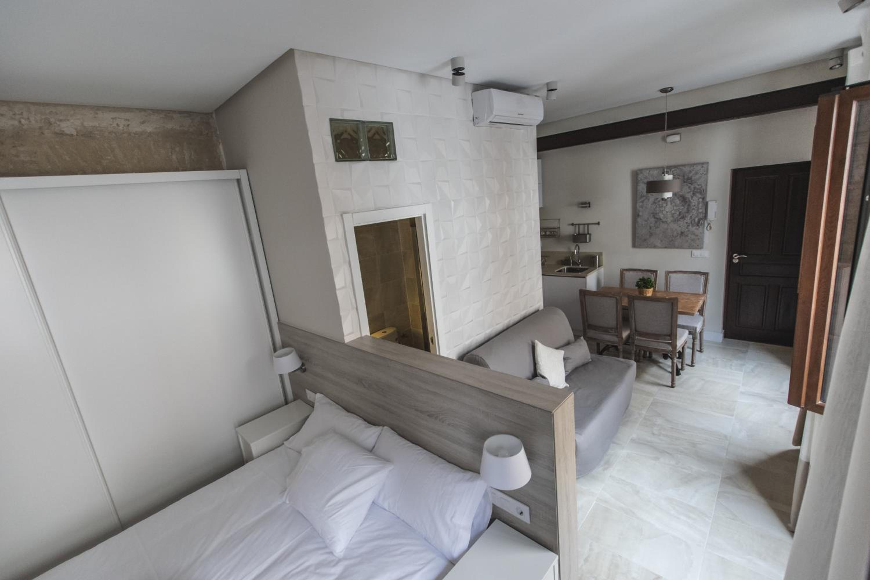 One-Bedroom Apartment - Photo 1