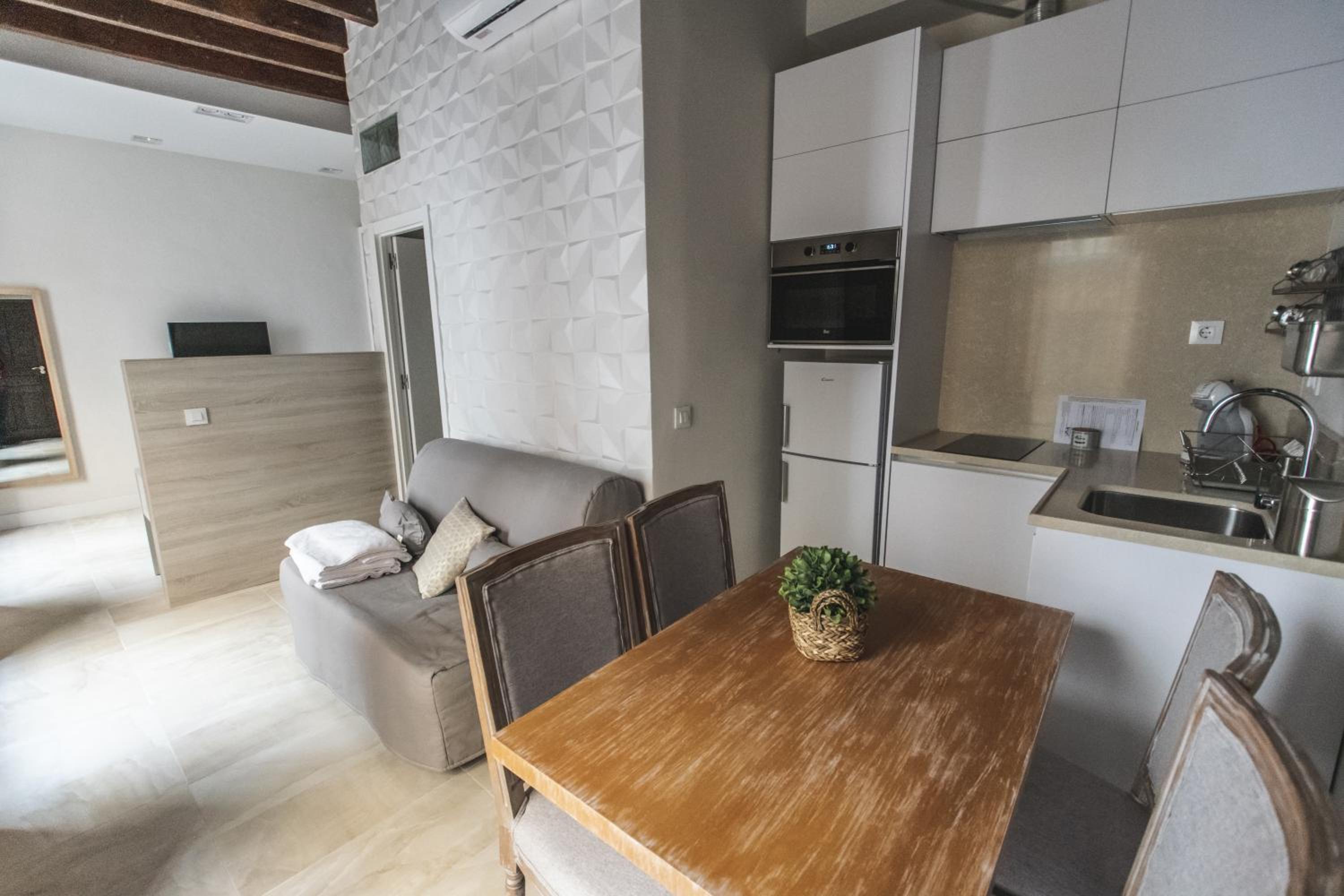 One-Bedroom Apartment - Photo 8