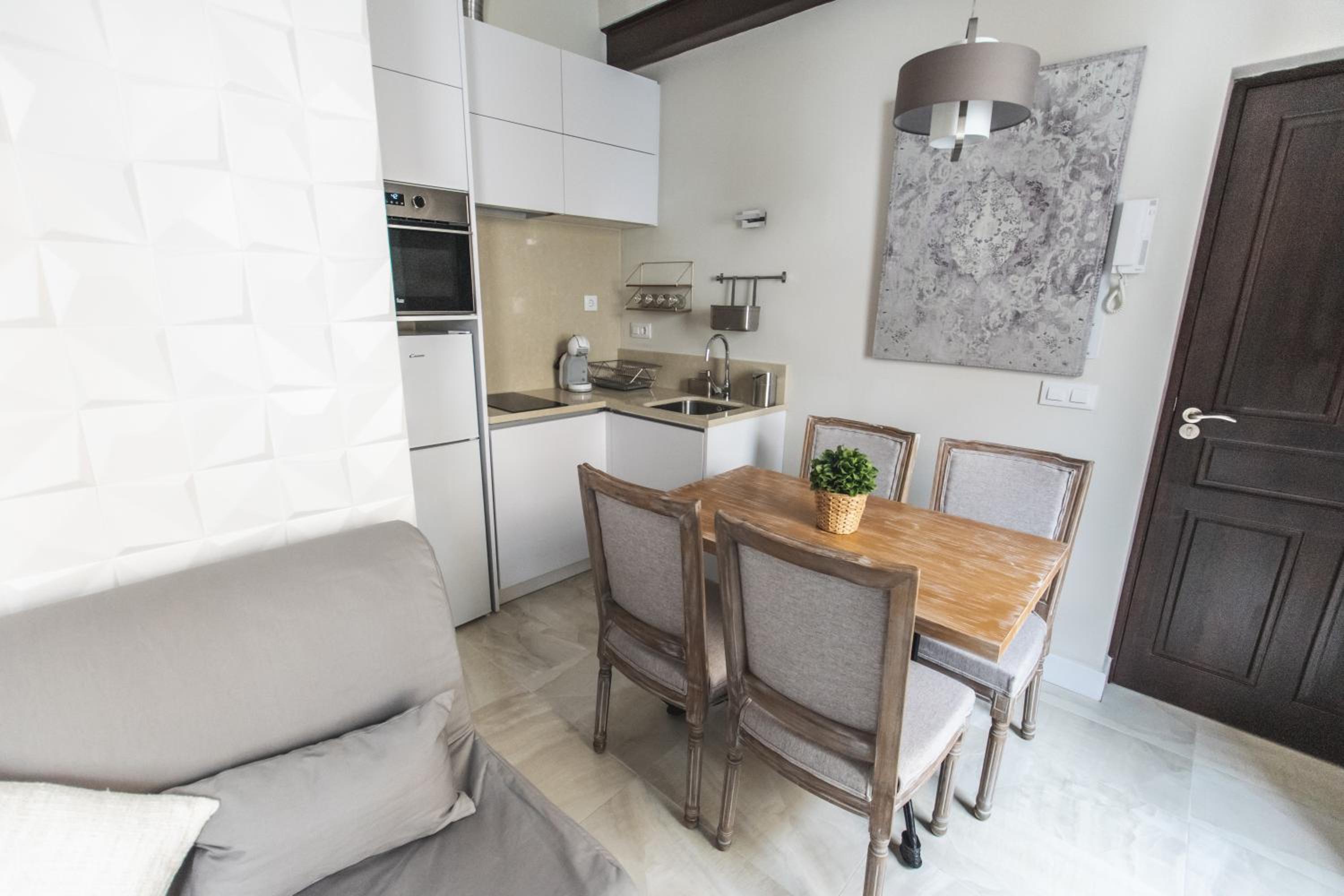 One-Bedroom Apartment - Photo 10
