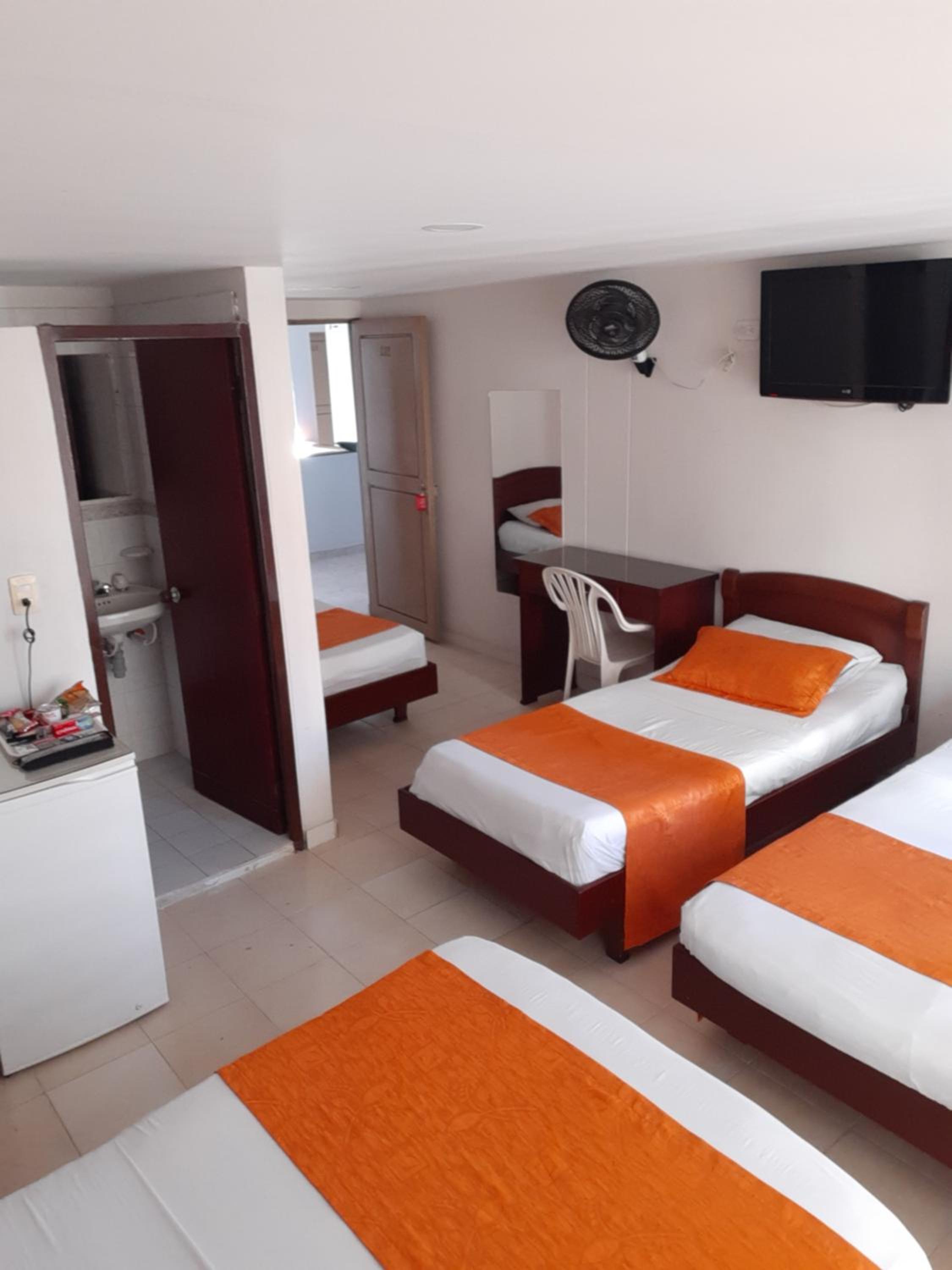 Quadruple Room with Private Bathroom photo 1