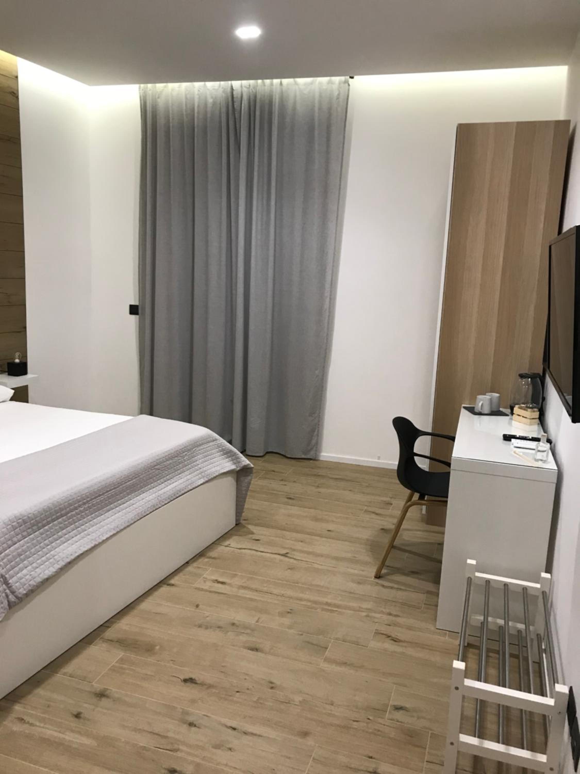 Deluxe Double Room with Balcony - Photo 25