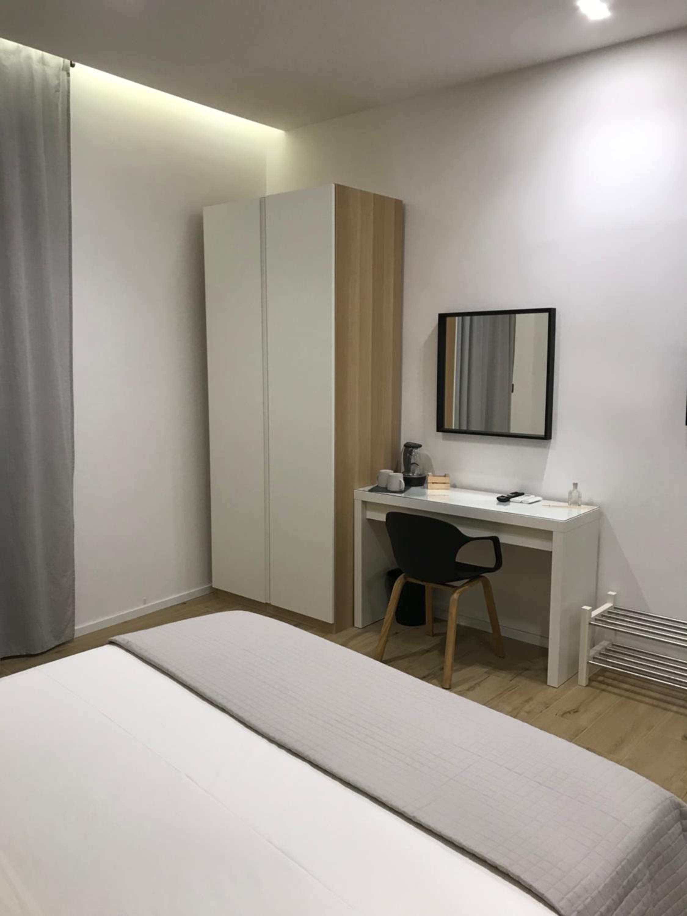 Deluxe Double Room with Balcony - Photo 23