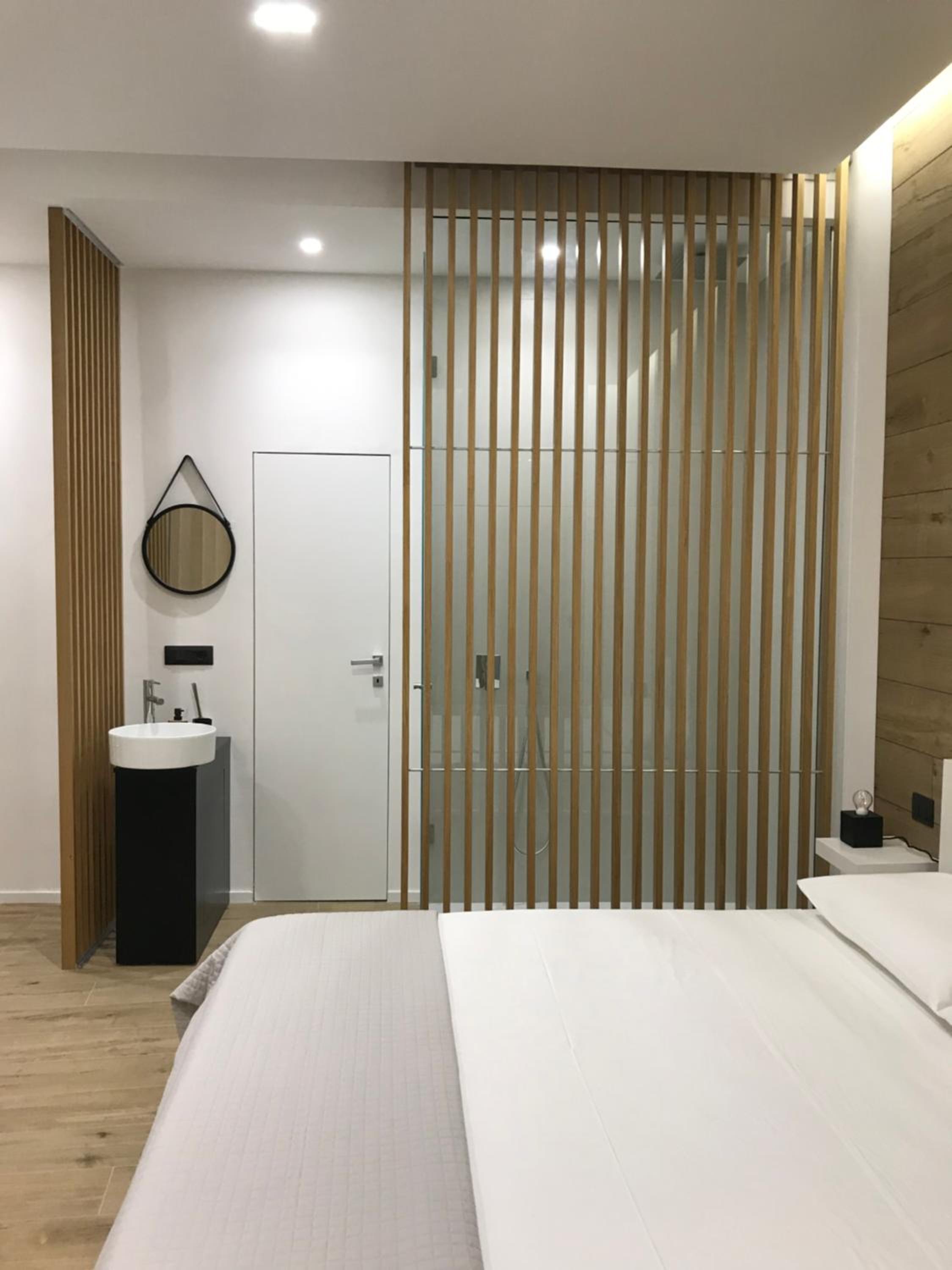 Deluxe Double Room with Balcony - Photo 4