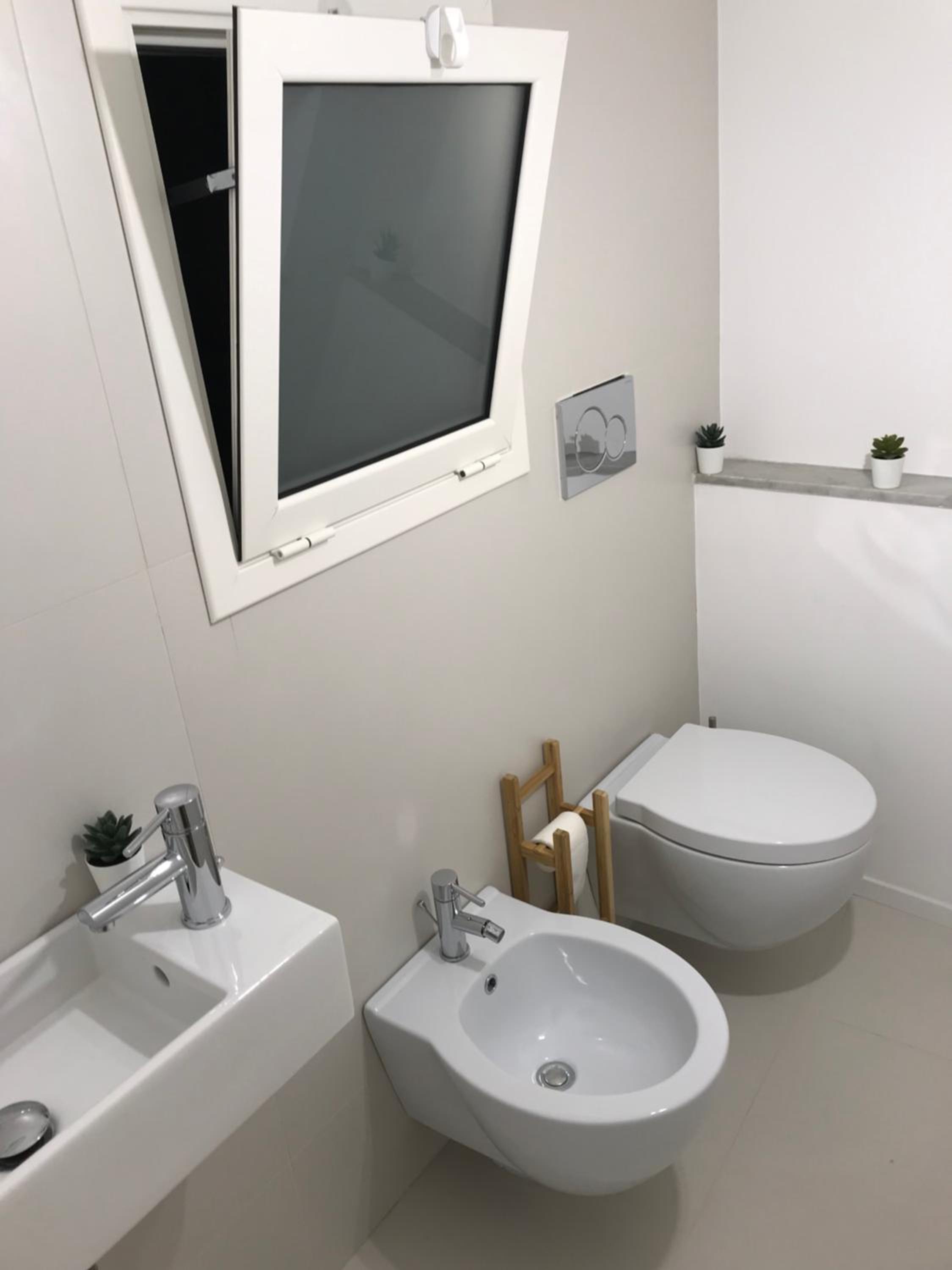 Deluxe Double Room with Balcony - Photo 17