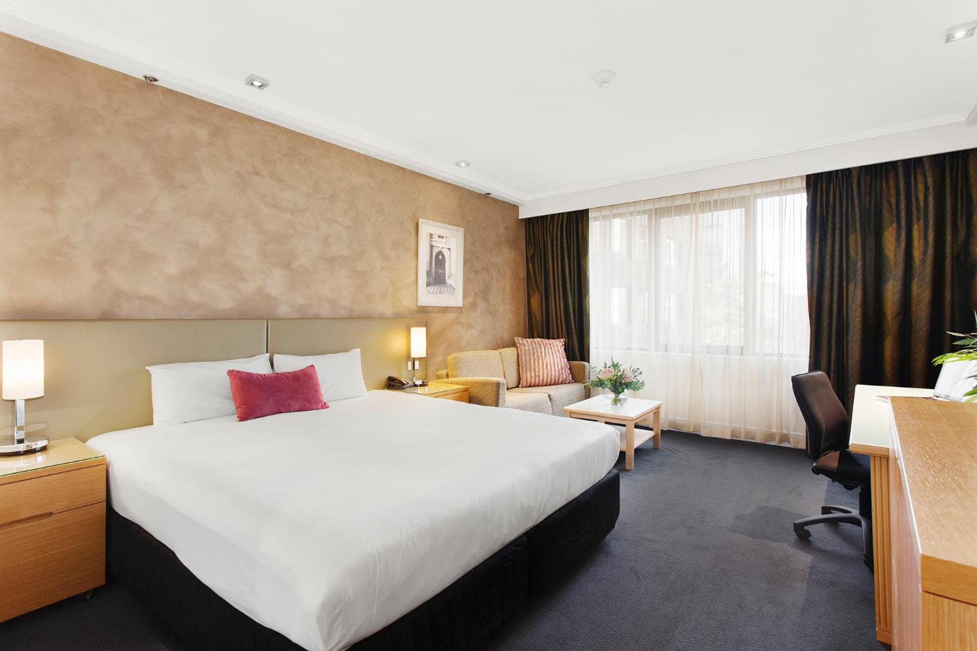 Premium King Room - Photo 4