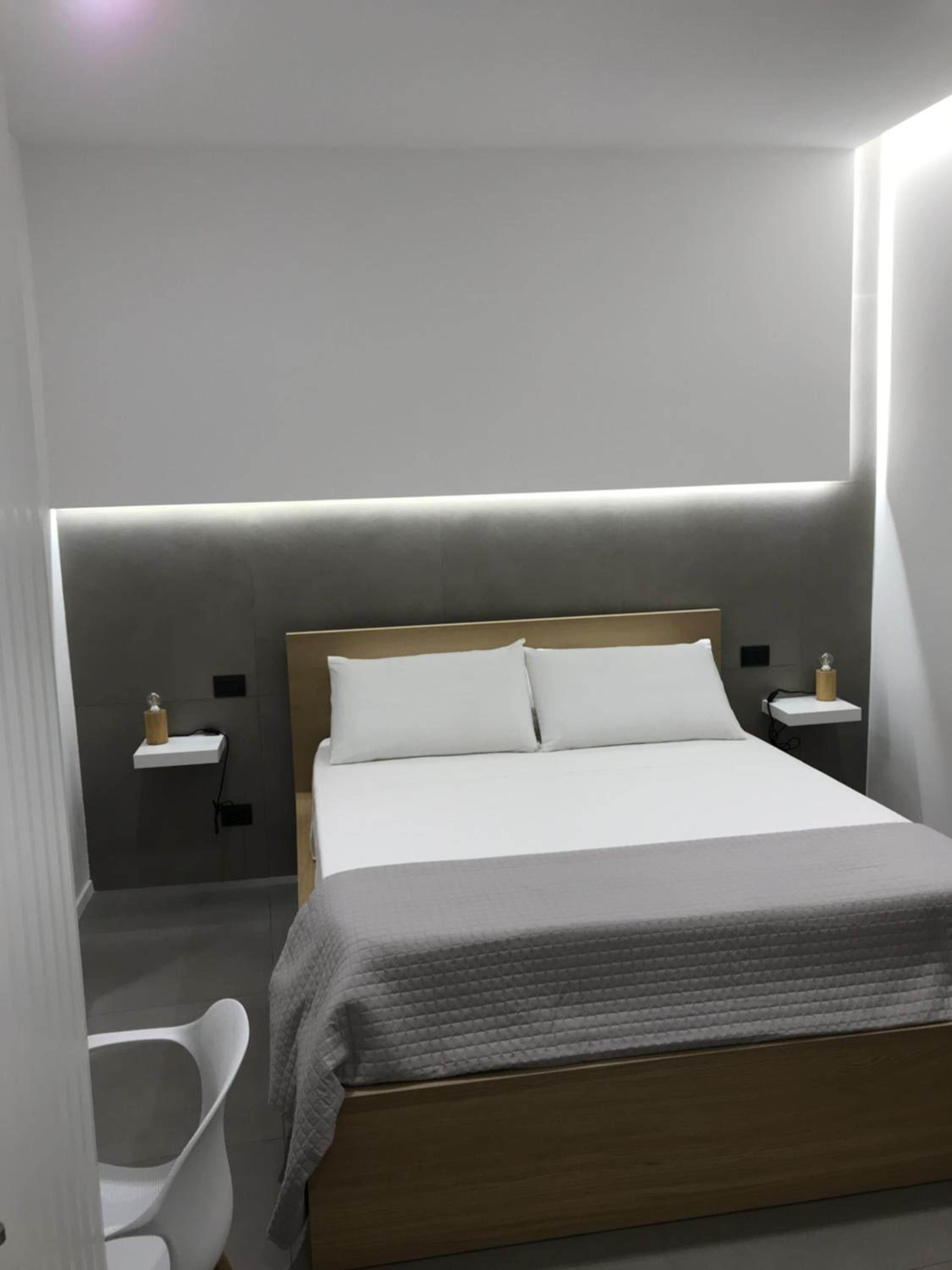 Standard Double Room - Photo 14