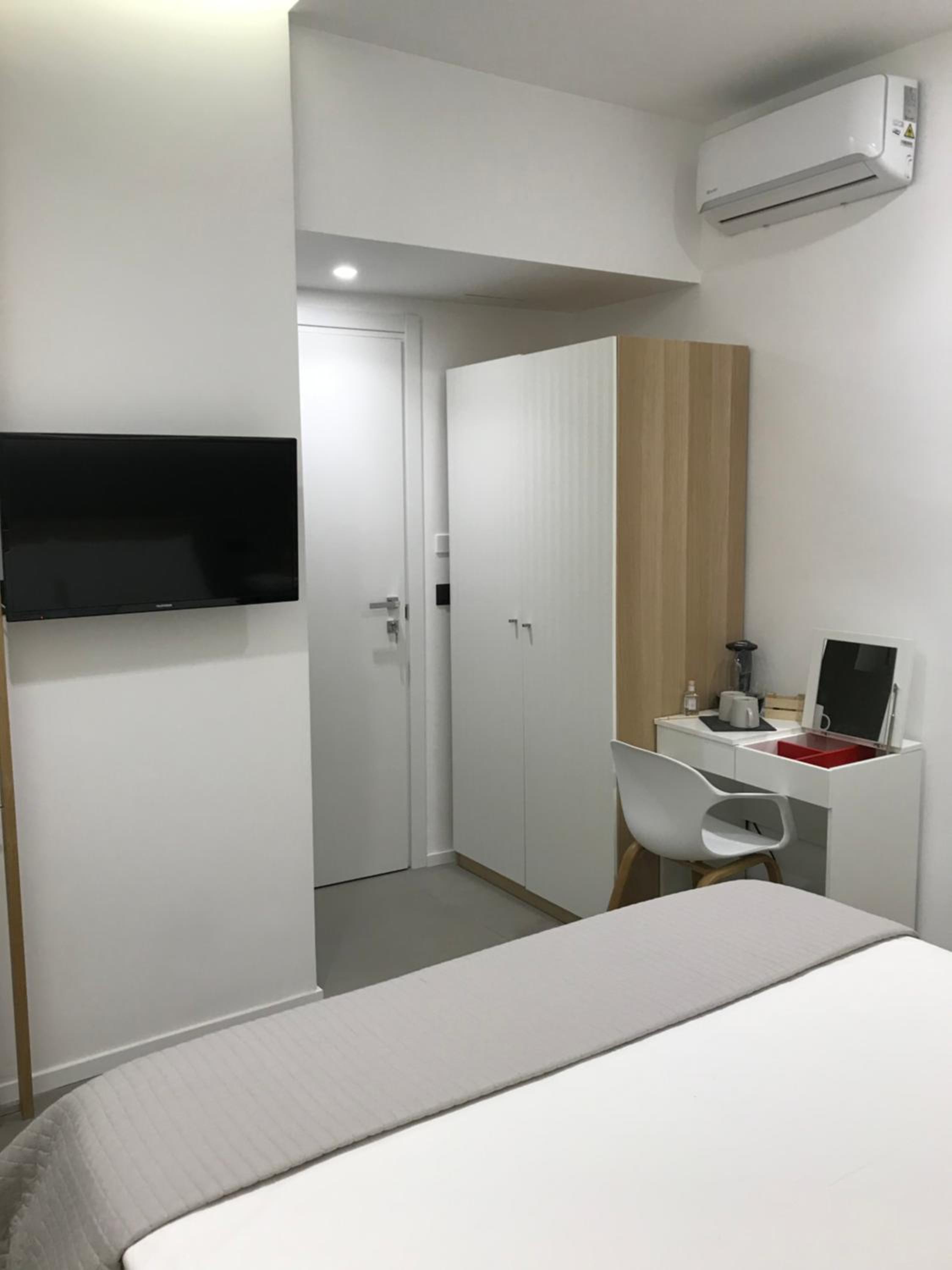 Standard Double Room - Photo 13