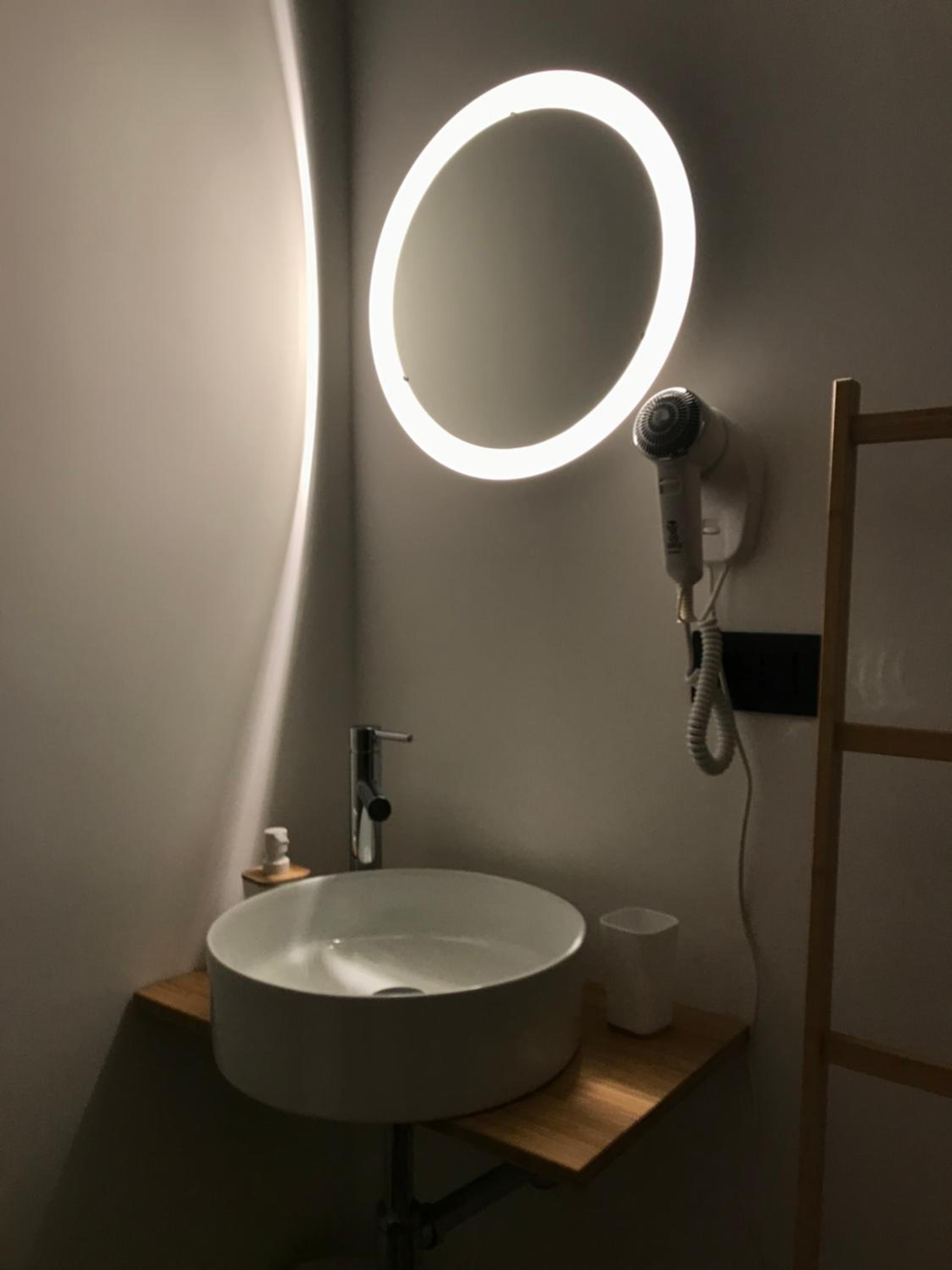 Standard Double Room - Photo 18